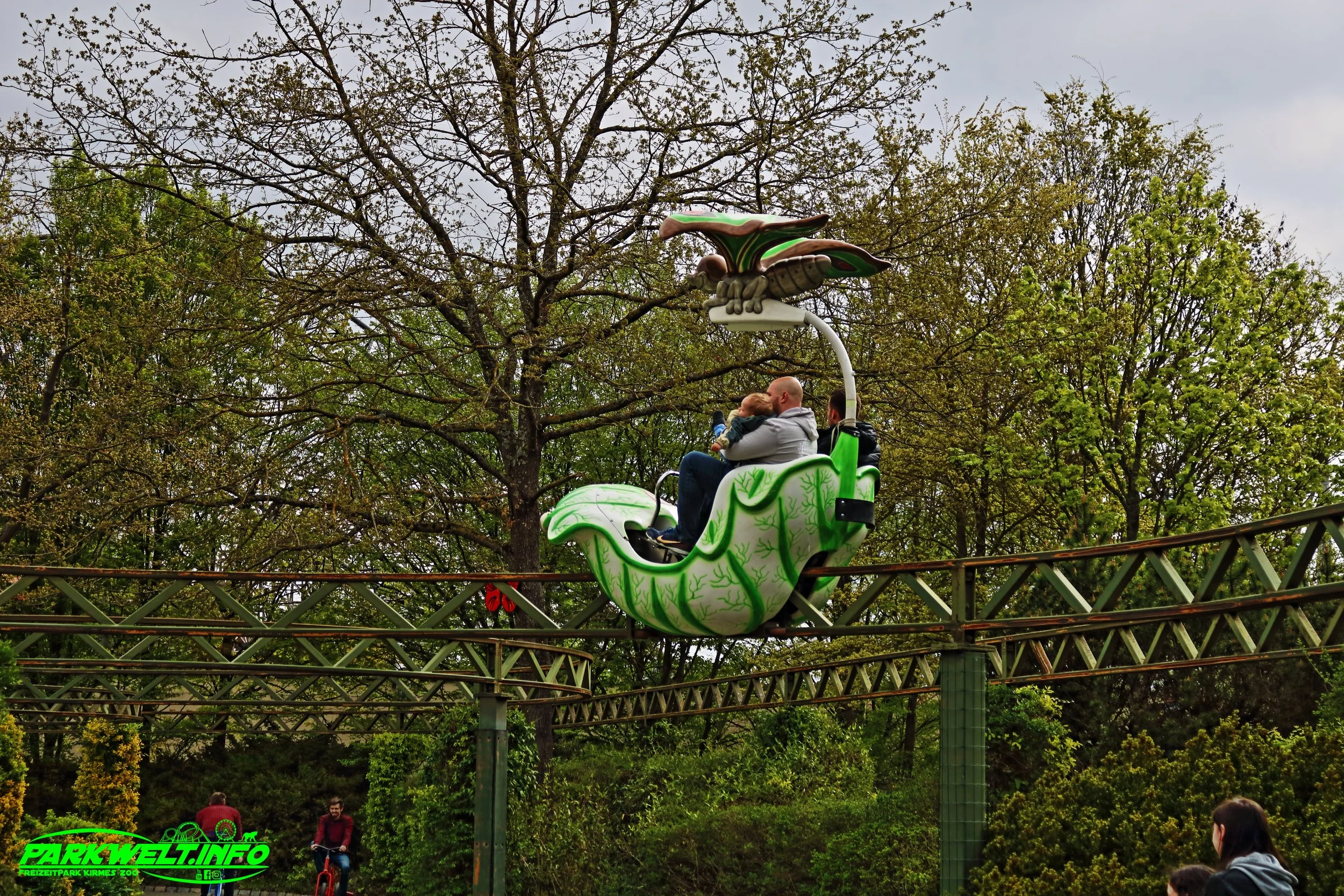 Schmetterlingsflug Metallbau Emmeln Tretbahn Einschienenbahn Erlebnispark Tripsdrill Cleebronn Baden Württemberg Freizeitpark Themepark Wildpark Attraktionen Fahrgeschäfte Park Plan Parkplan Map Guide Anfahrt Adresse Achterbahn