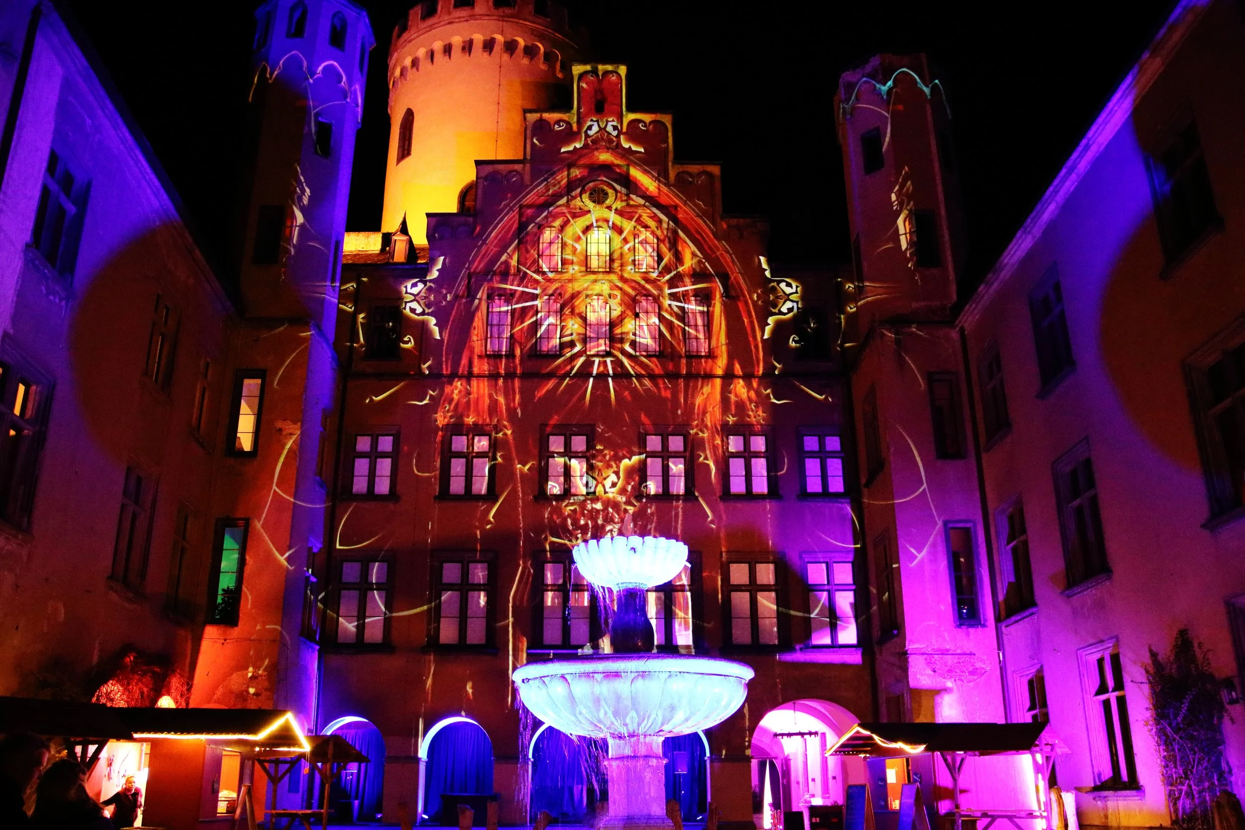 Schloss Arenfels Schlossleuchten Neuwied Bad Hönningen Event Lichter Projektion Familie Ausflug