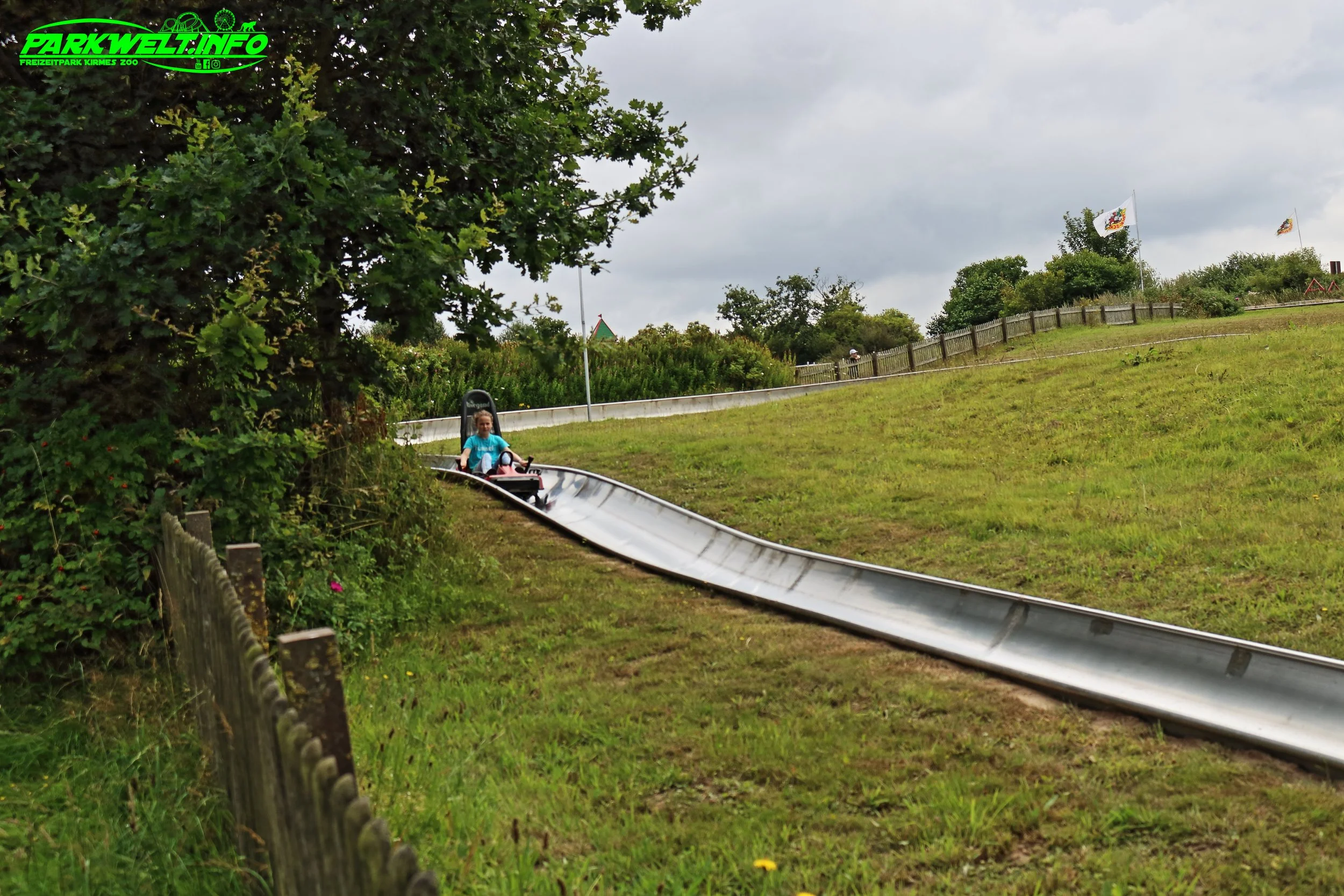 Tolk Schau Familien Freizeitpark Tolk Schleswig Holstein Attraktionen Fahrgeschäfte Grillhütte Adresse Themepark Achterbahn