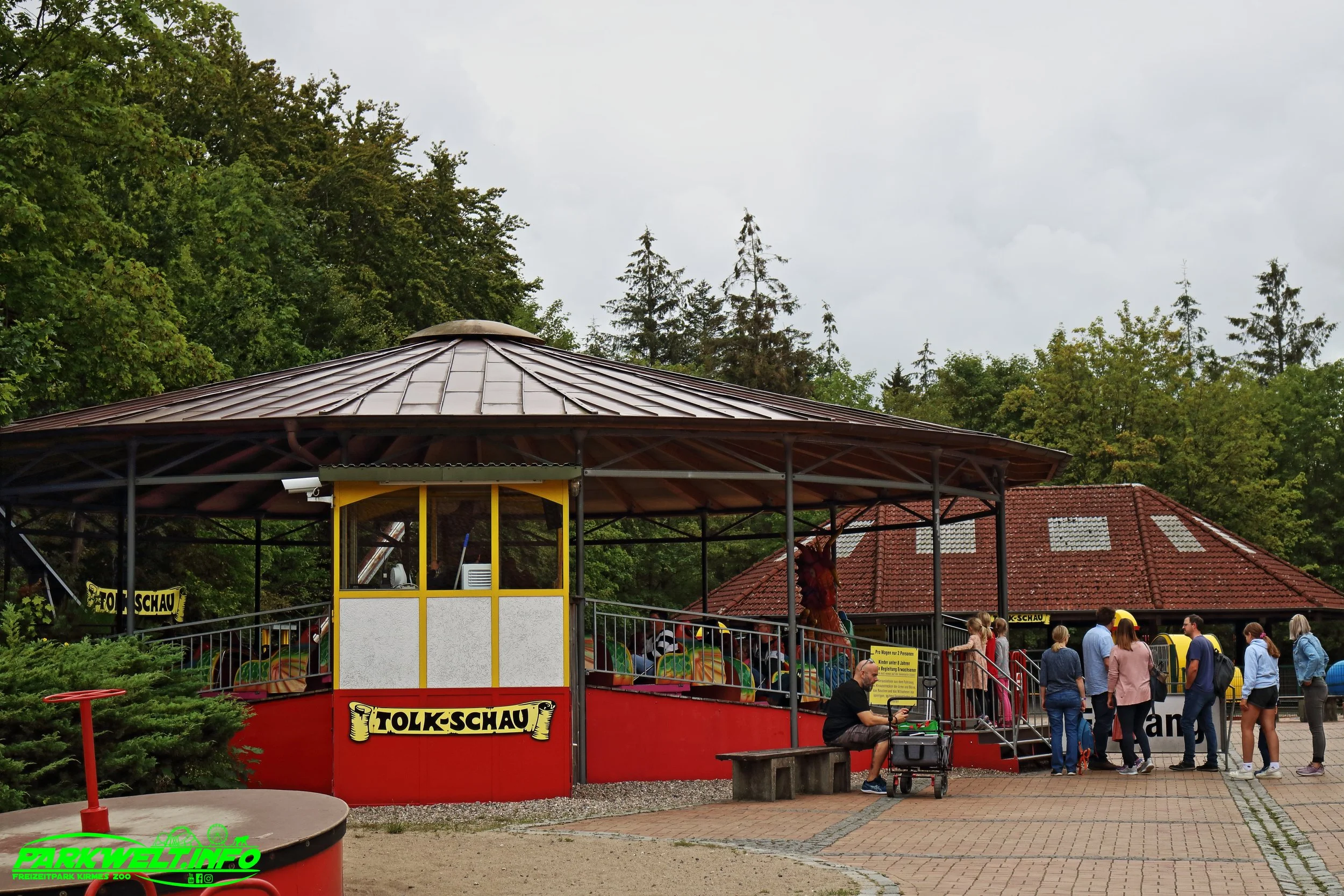 Berg und Talbahn Zierer Tolk Schau Familien Freizeitpark Tolk Schleswig Holstein Attraktionen Fahrgeschäfte Grillhütte Adresse Themepark Achterbahn