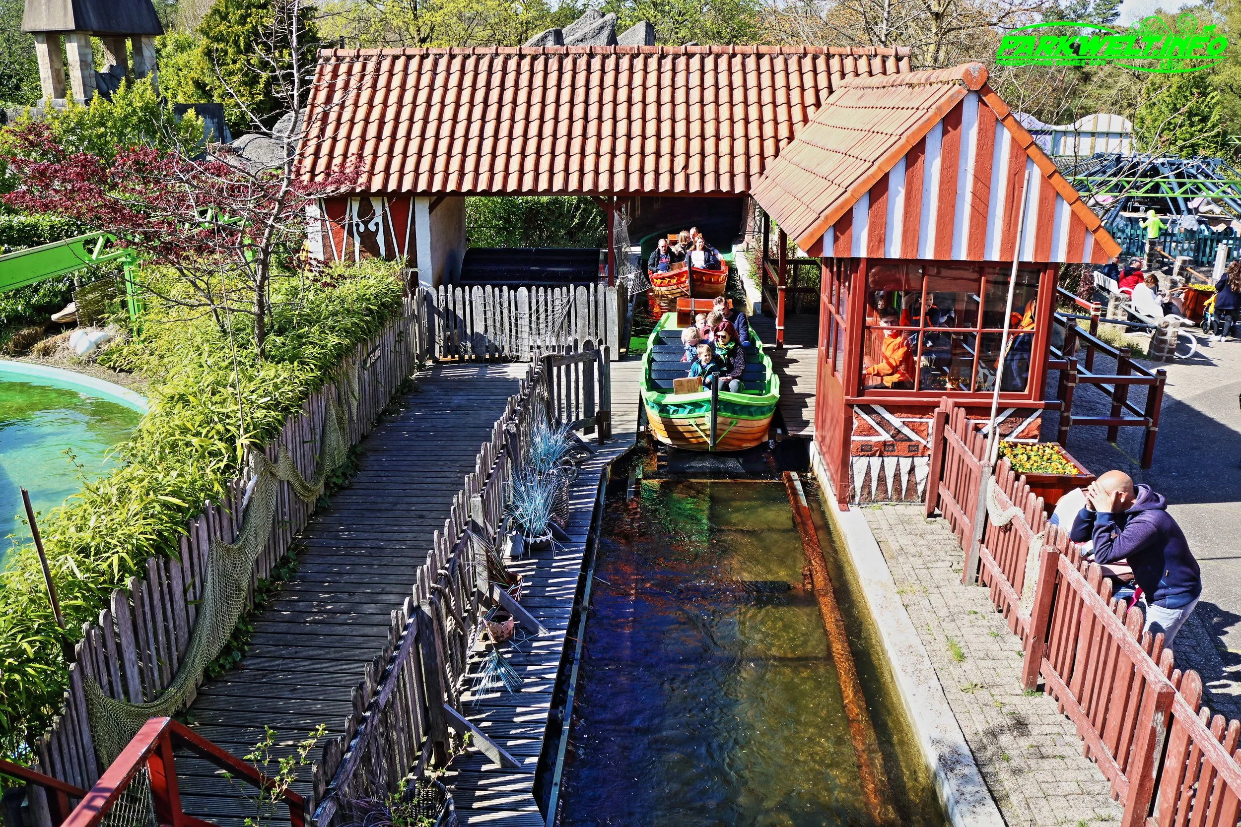 Jungle Expedition Monster Mack Rides Kanalfahrt Bootsfahrt Avonturenpark Hellendoorn Freizeitpark Themepark Amusementpark Attractiepark Info Attraktionen Fahrgeschäfte Park Plan Map Guide Achterbahn Coaster Rollercoaster Öffnungszeiten Preise