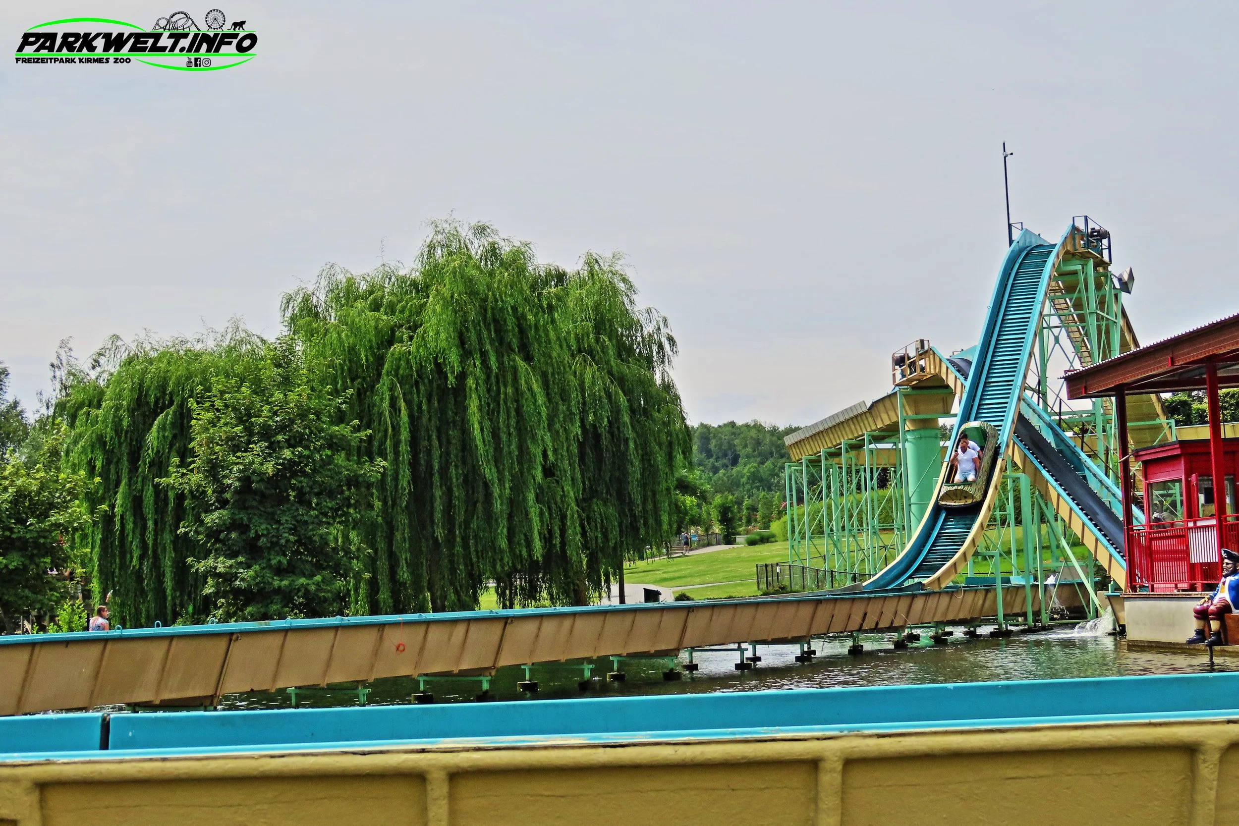 Wildwasserbahn Wild Wasser Bahn Reverchon Log Flume  Mondo Verde Landgraaf Niederlande Holland Freizeitpark Zoo Wildpark Weltpark Gärten Blumen Attraktionen Fahrgeschäfte Infos Bilder Attractiepark Achterbahn
