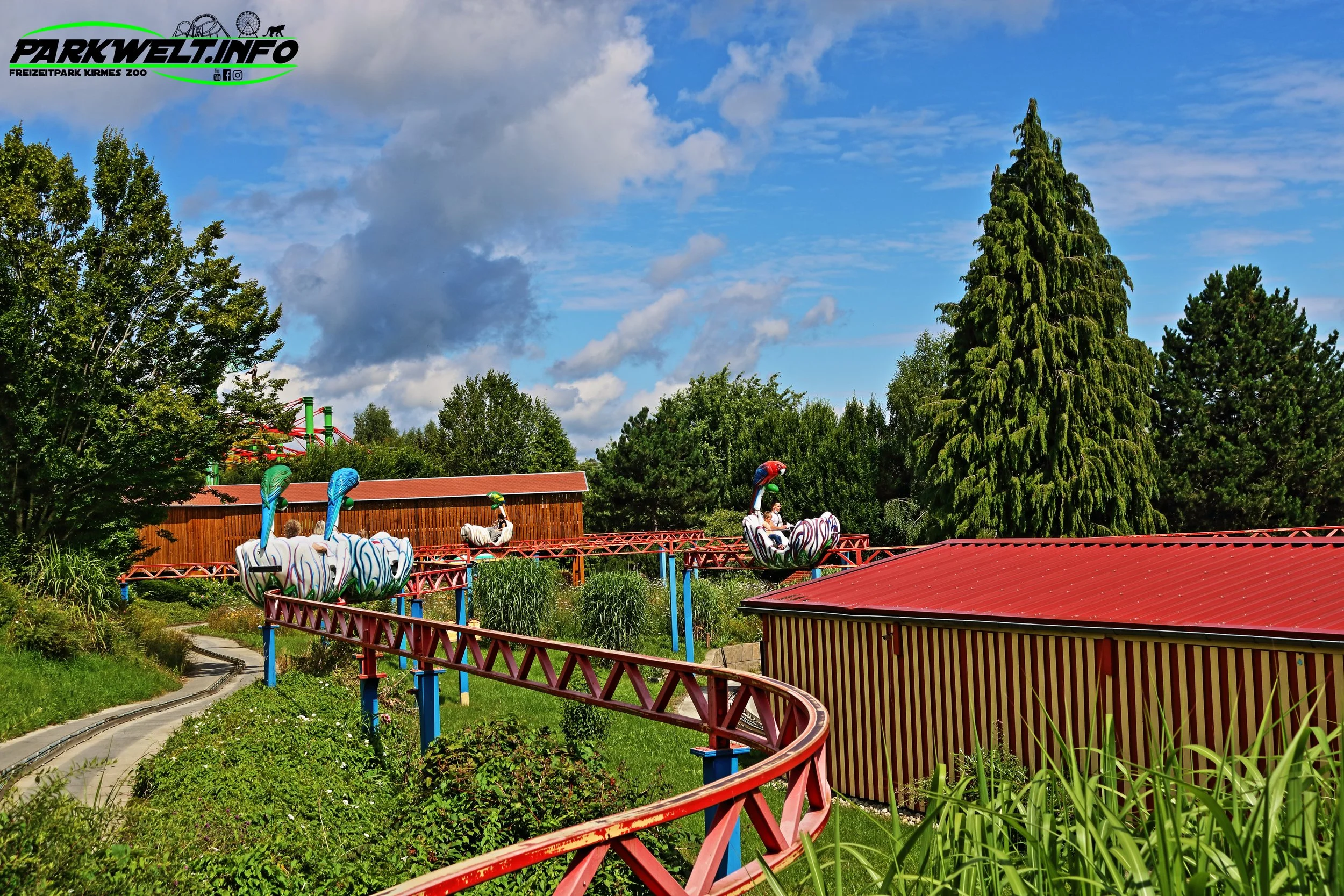 Schwaben Park Freizeitpark Attraktionen Fahrgeschäfte Papageienbahn