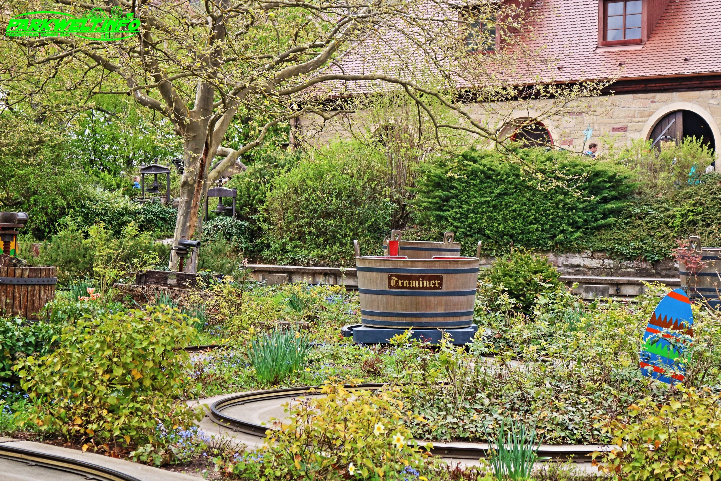 Weinkübelfahrt Metallbau Emmeln Rundfahrt Erlebnispark Tripsdrill Cleebronn Baden Württemberg Freizeitpark Themepark Wildpark Attraktionen Fahrgeschäfte Park Plan Parkplan Map Guide Anfahrt Adresse Achterbahn