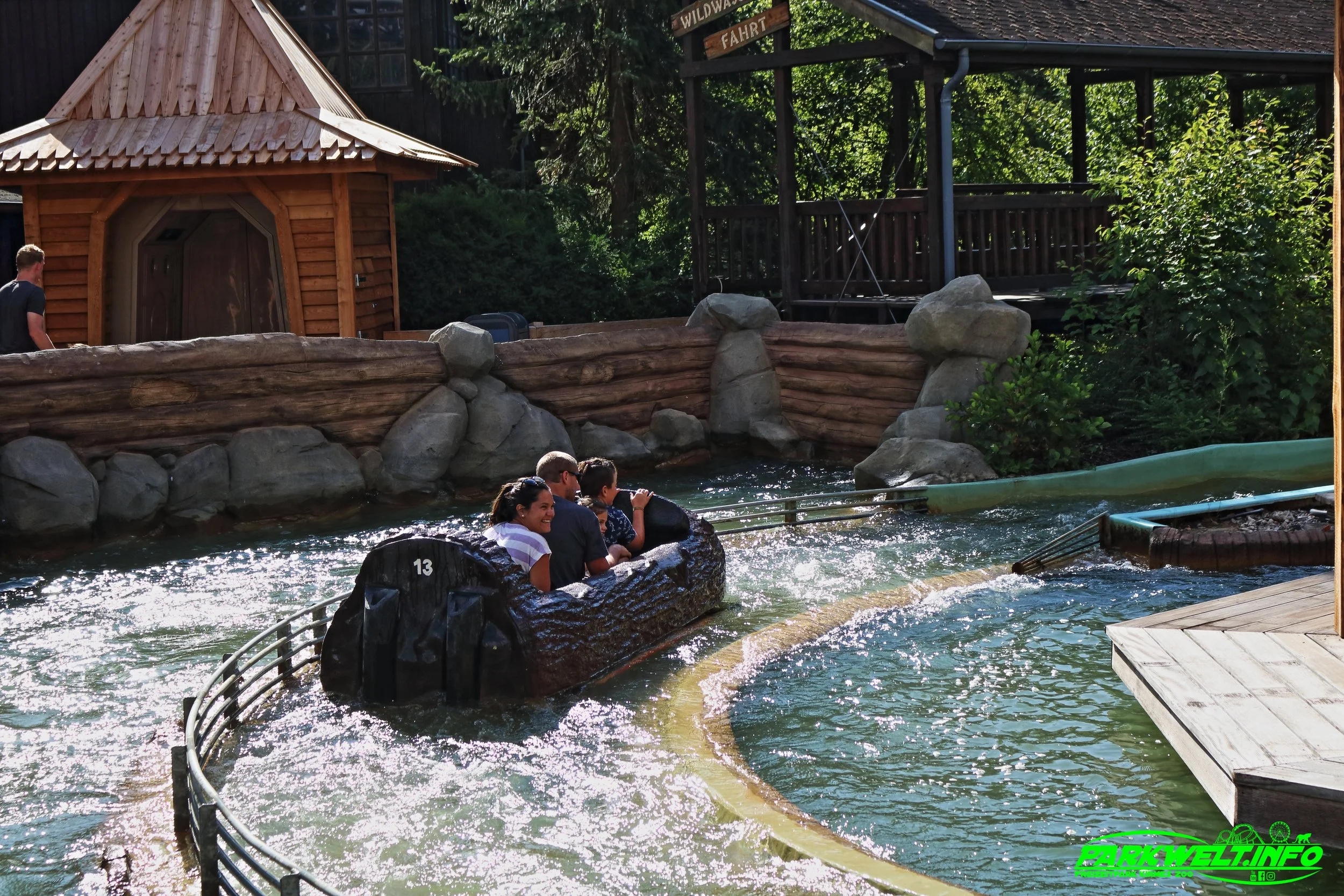 Wildwasserfahrt Wasserwolf Wildwasserbahn Log Flume Mack Arrow Hansa Park Freizeitpark Themepark Ostsee Sierksdorf Info Map Guide Attraktionen Fahrgeschäfte Park Plan Achterbahn