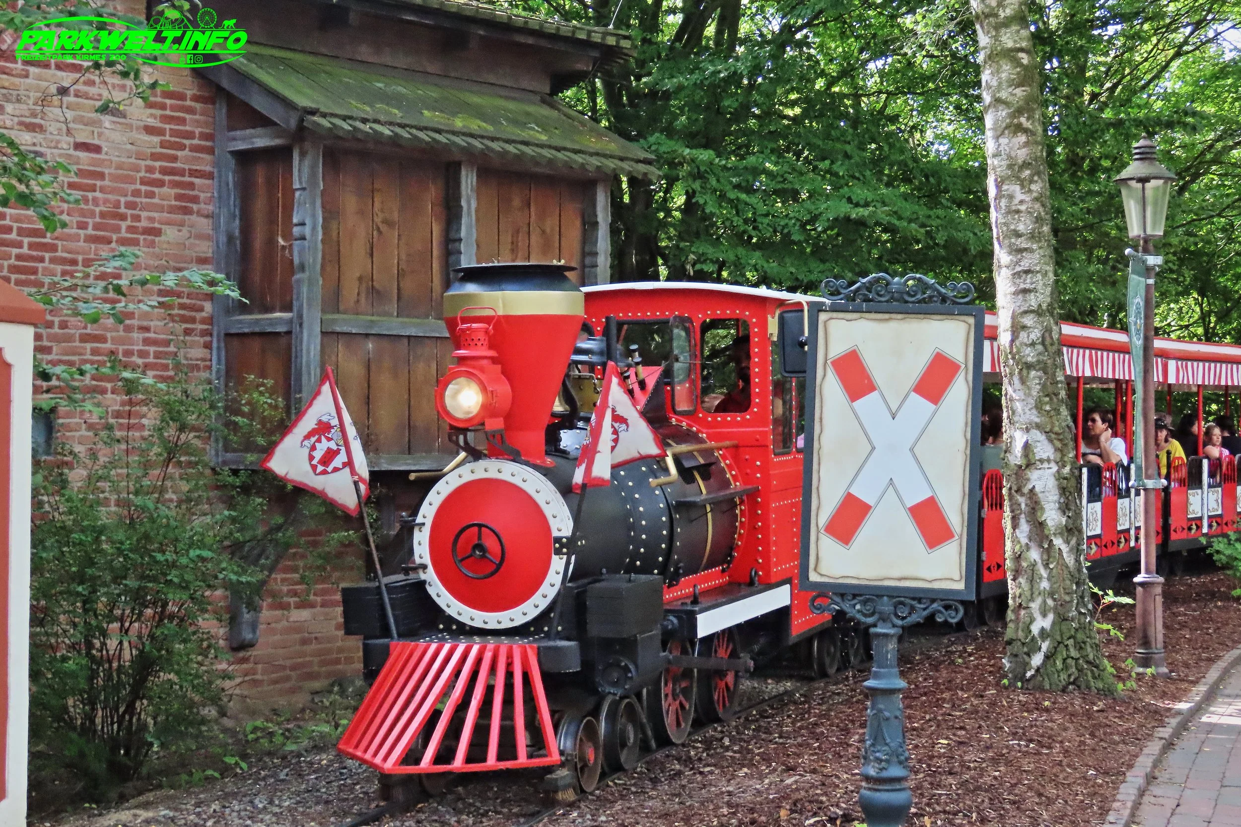 Express Park Bahn Rundfahrt Hansa Park Freizeitpark Themepark Ostsee Sierksdorf Info Map Guide Attraktionen Fahrgeschäfte Park Plan Achterbahn