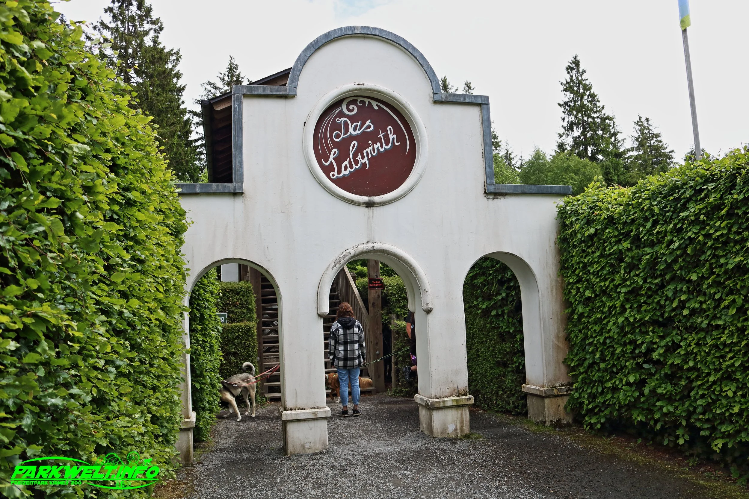 Labyrinth Irrgarten Panorama Park Sauerland Freizeitpark Ausflugsziel Wildpark Rodelbahn Sommer Ausflugsziel Familien Ausflug Info Attraktionen Fahrgeschäfte Tiere