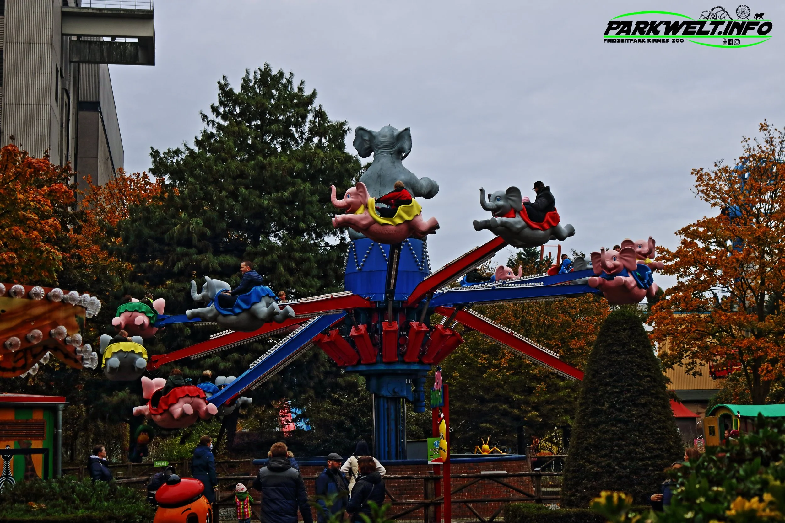 Flying Elephant Zamperla Wunderland Kalkar Freizeitpark Attraktion
