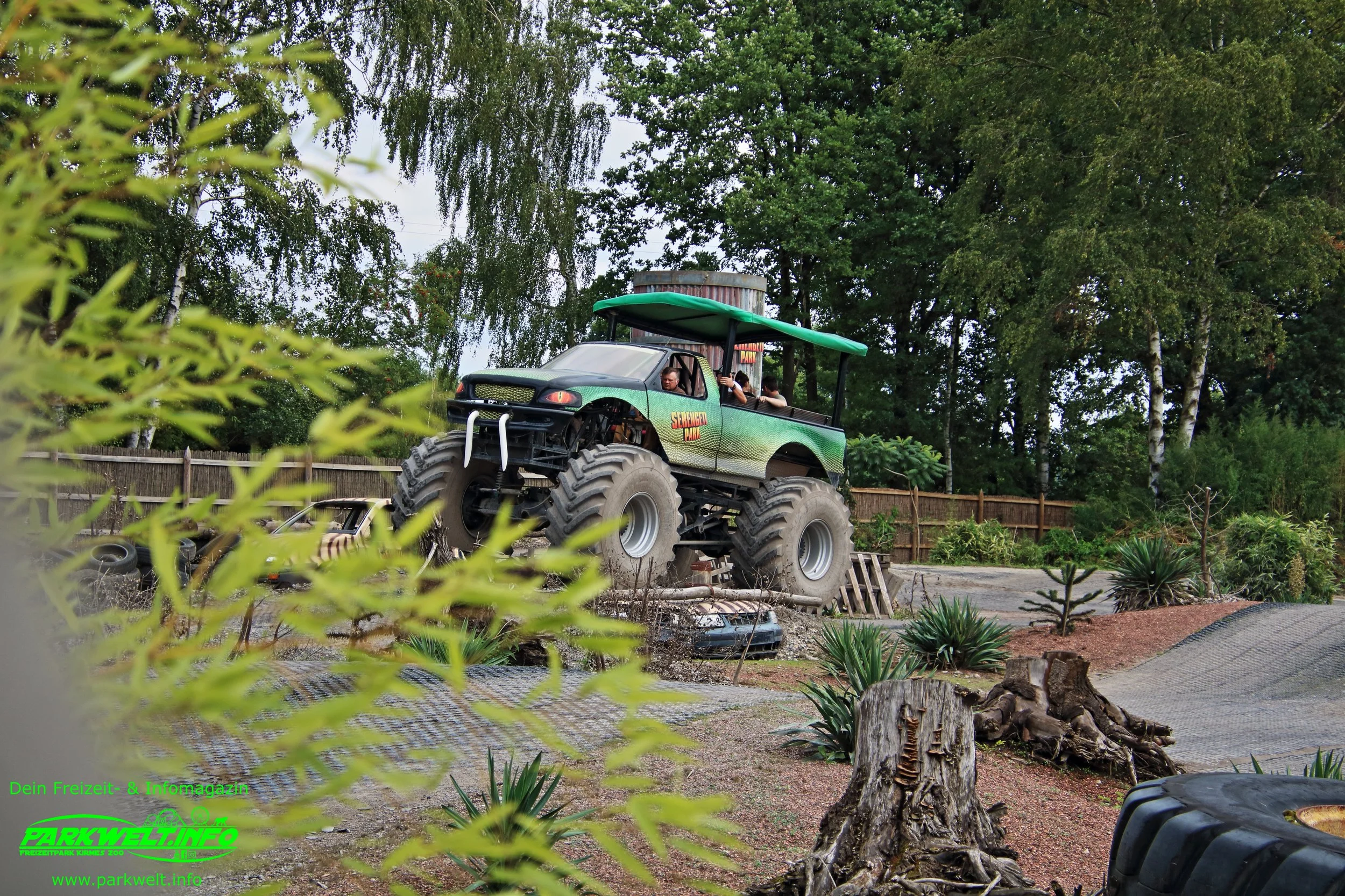 Big Foot Safari Monstertruck Serengeti Park Hodenhagen Freizeitpark Themepark Amusementpark Attraktionen Tiere Wildtiere Safari Achterbahn Rollercoaster Coaster Safaripark Info Map Guide Park Plan