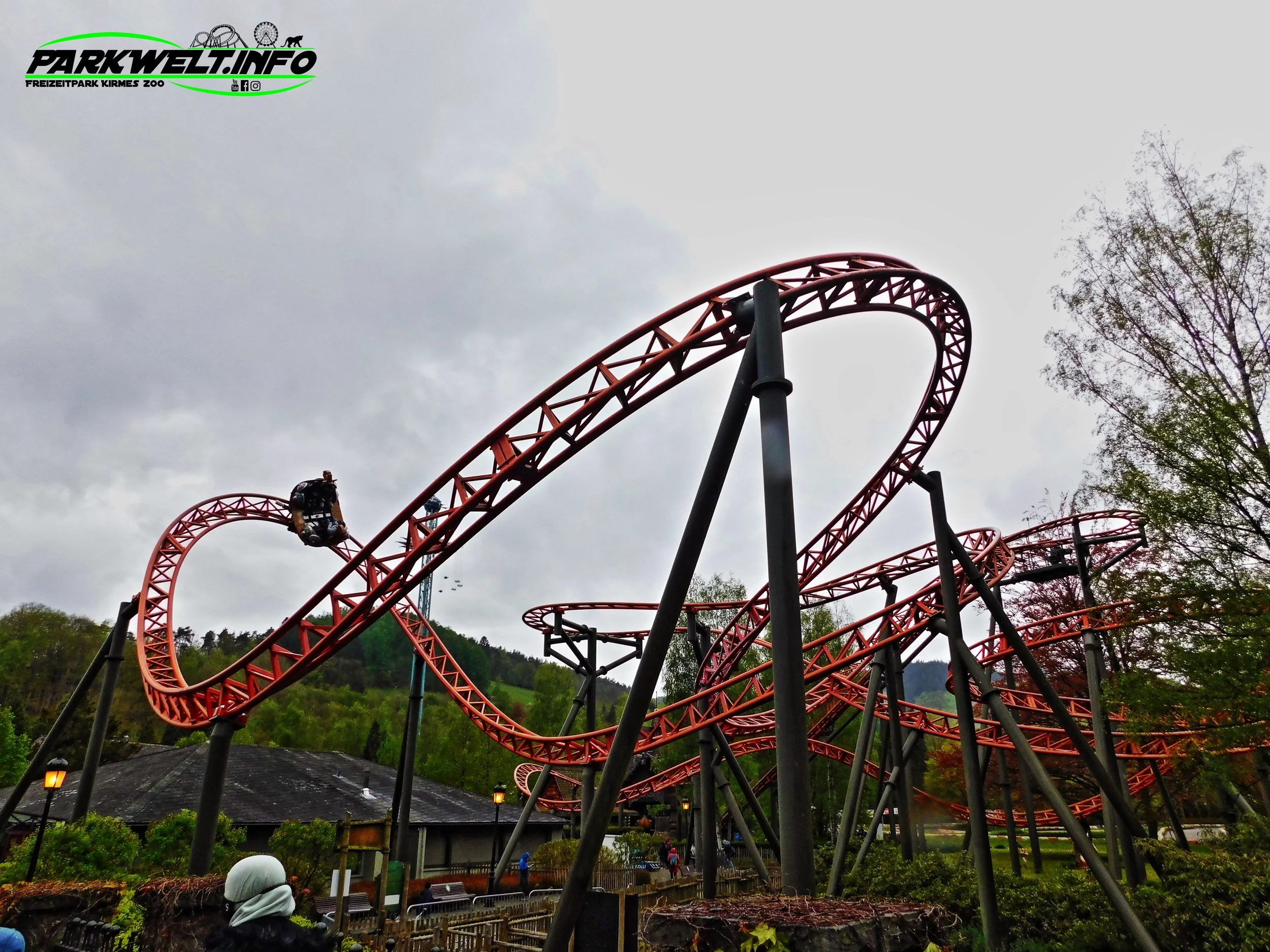 Vicky The Ride Gerstlauer Spinning Coaster Plopsa Coo Stavelot Belgien Freizeitpark Themepark Attraktionen Fahrgeschäfte Achterbahn Coaster Park Plan Map Guide Info Wetter Belgium