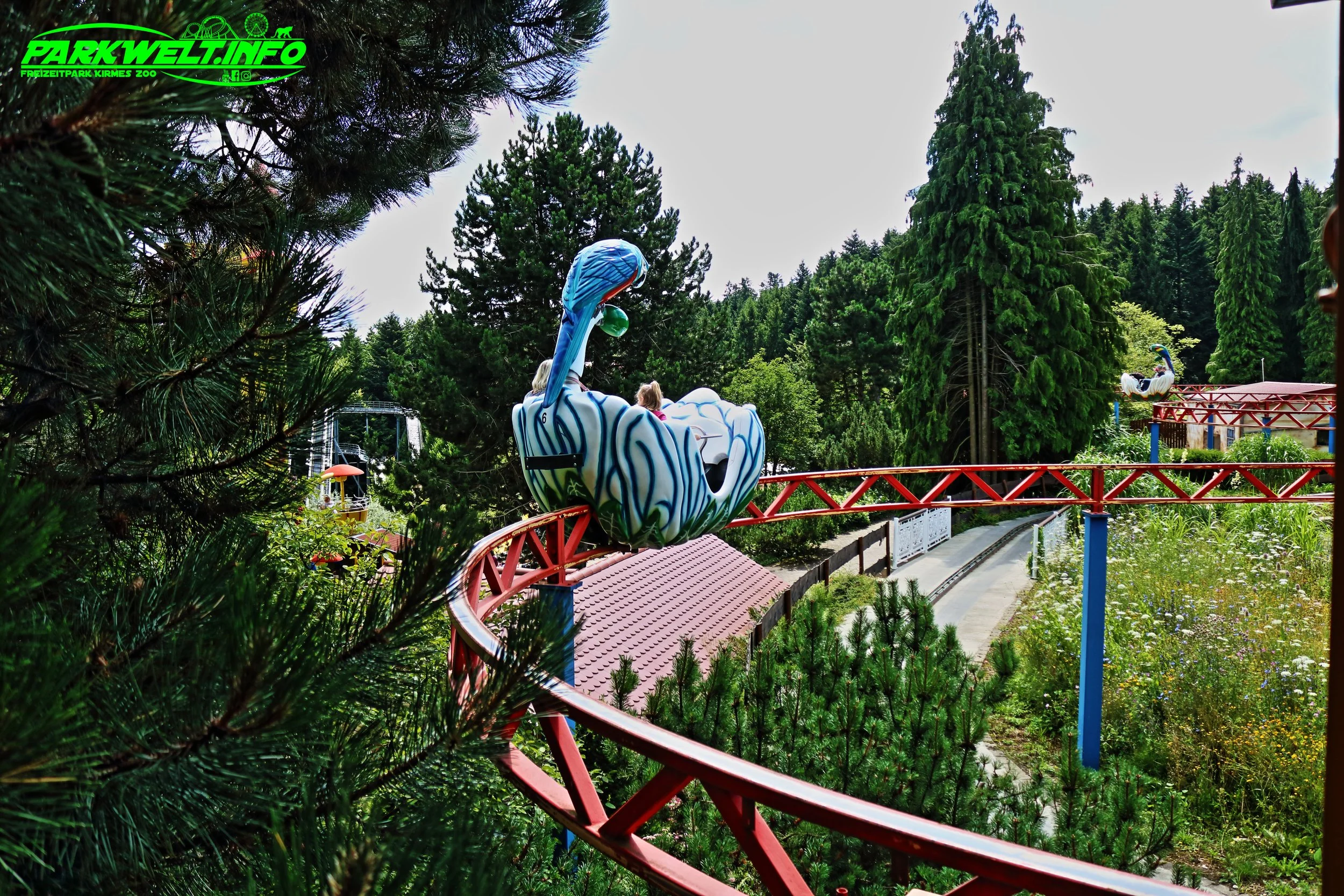 Schwaben Park Freizeitpark Attraktionen Fahrgeschäfte Papageienbahn