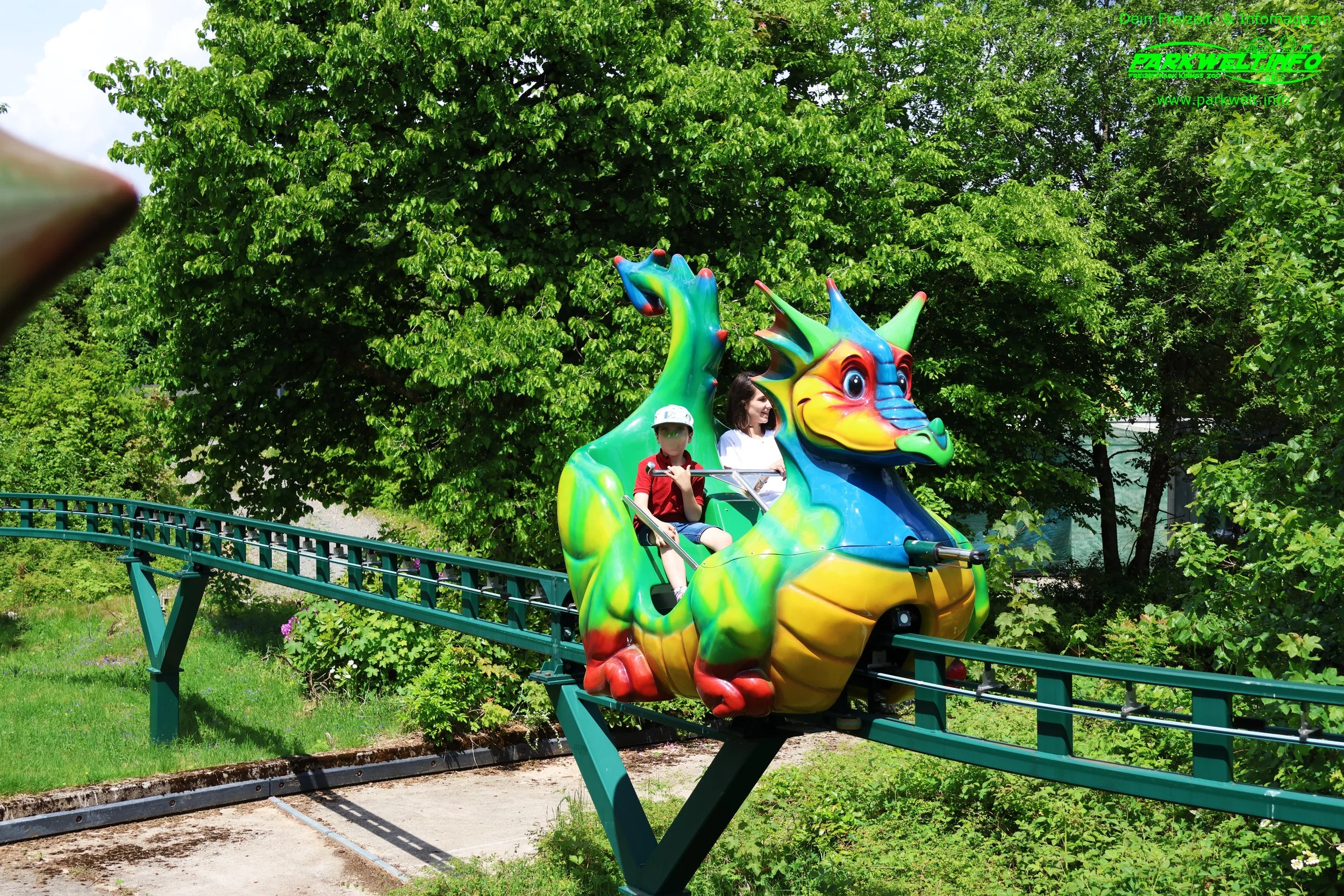 Drachenbahn Metallbau Emmeln Tretbahn Panorama Park Sauerland Freizeitpark Ausflugsziel Wildpark Rodelbahn Sommer Ausflugsziel Familien Ausflug Info Attraktionen Fahrgeschäfte Tiere