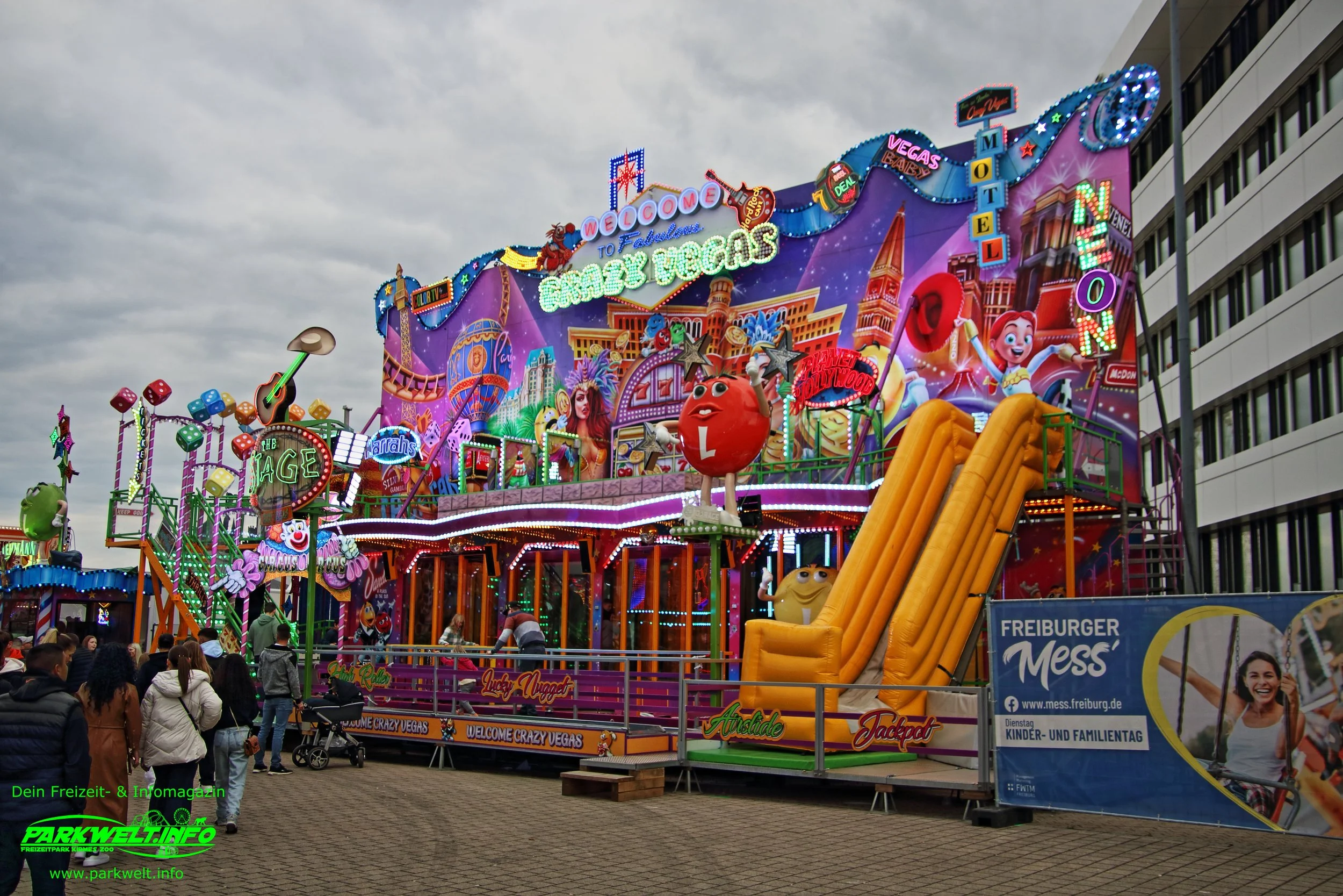 Crazy Vegas Lehmann Eigenbau Fun House Laufgeschäft Kirmes Volksfest Attraktion Fahrgeschäft Irrgarten