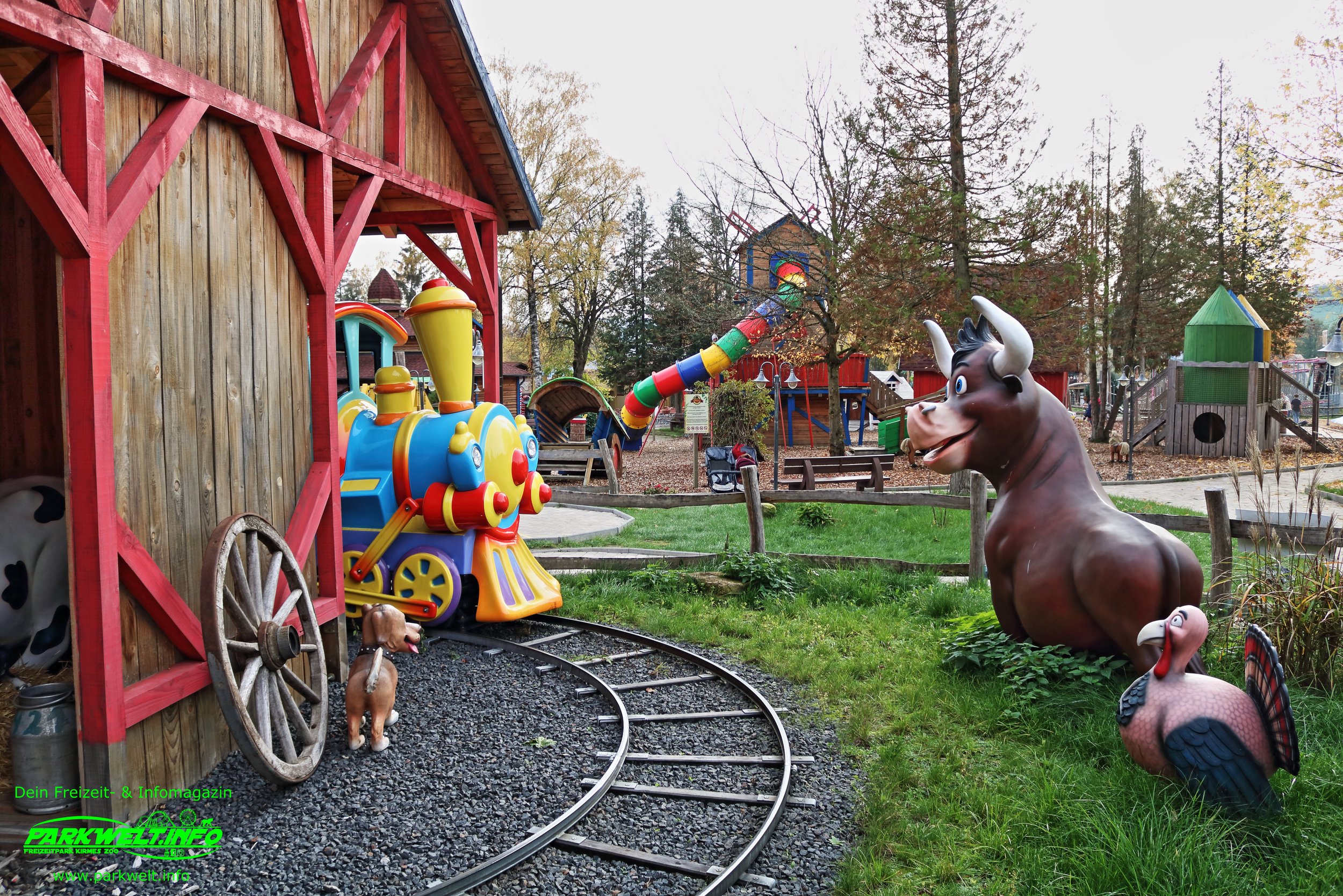 Verrückte Bauernhoffahrt SBF Visa Looney Tooter Train  freizeit land Geiselwind freizeitland freizeitpark themepark guide map parkplan anfahrt achterbahn attraktion karussell adresse preise