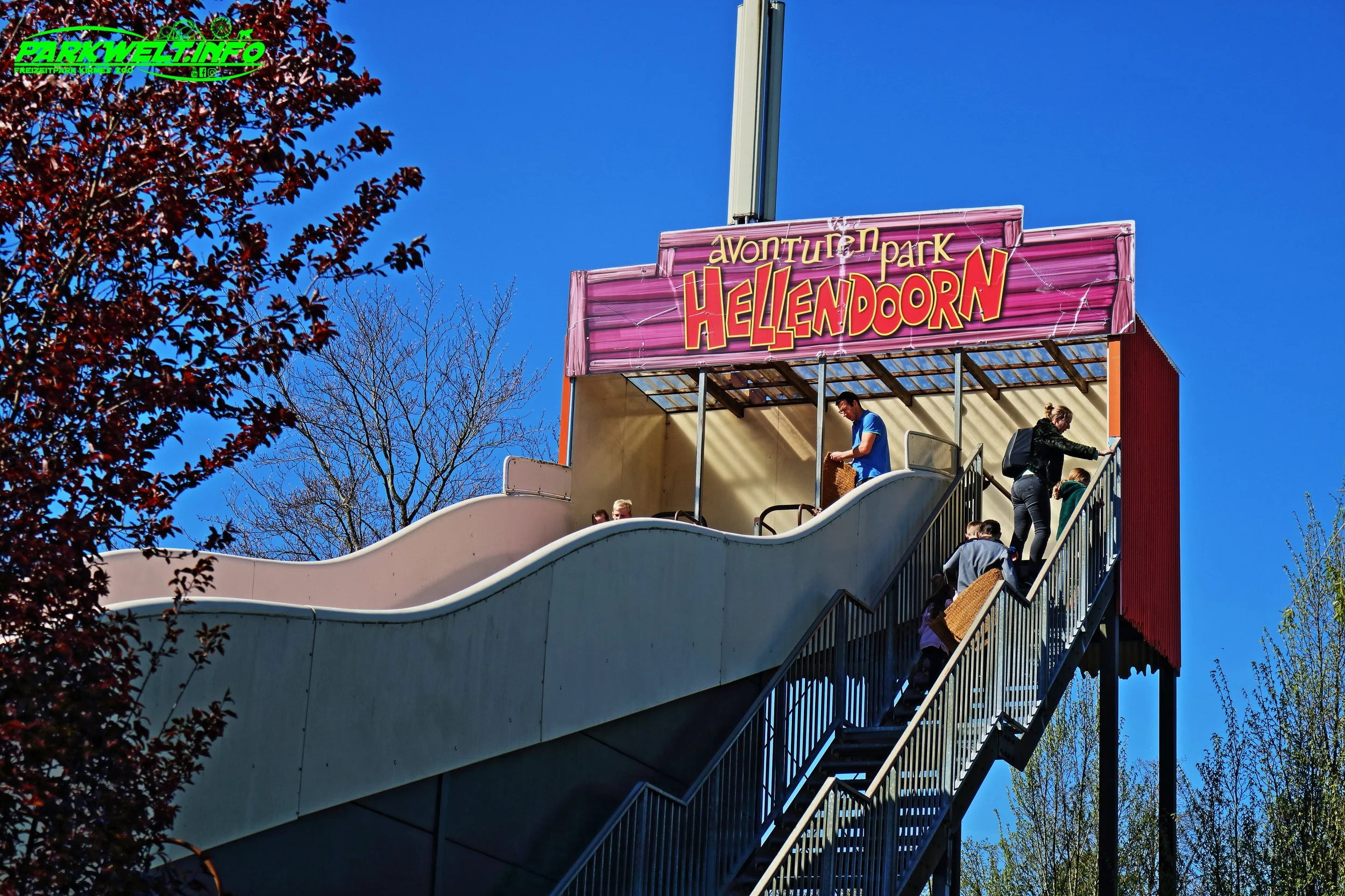 Super Glijbaan Wellenrutsche Rutschbahn Metallbau Emmeln Avonturenpark Hellendoorn Freizeitpark Themepark Amusementpark Attractiepark Info Attraktionen Fahrgeschäfte Park Plan Map Guide Achterbahn Coaster Rollercoaster Öffnungszeiten Preise
