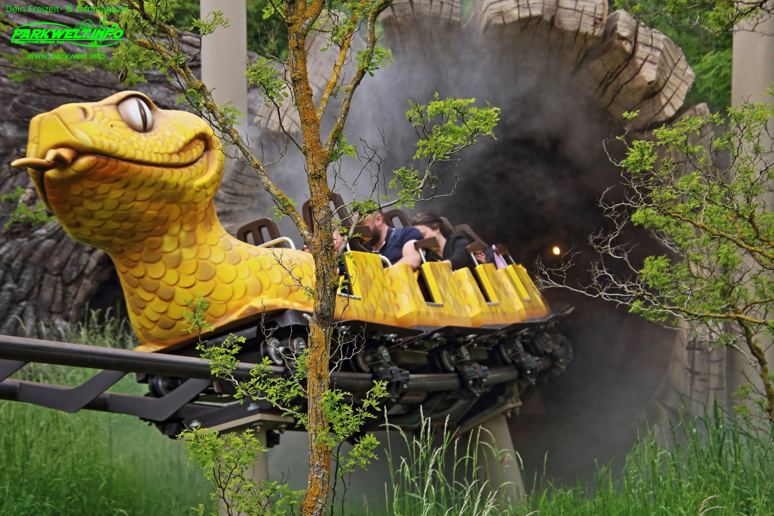 Le Serpent  Zierer Force Two Achterbahn Rollercoaster Le Parc du Petit Prince Freizeitpark Themepark Amusementpark Frankreich France kleiner prinz Attraktionen Achterbahn Show Info News Freizeit Preise Öffnungszeiten Parkplatz Anfahrt Adresse
