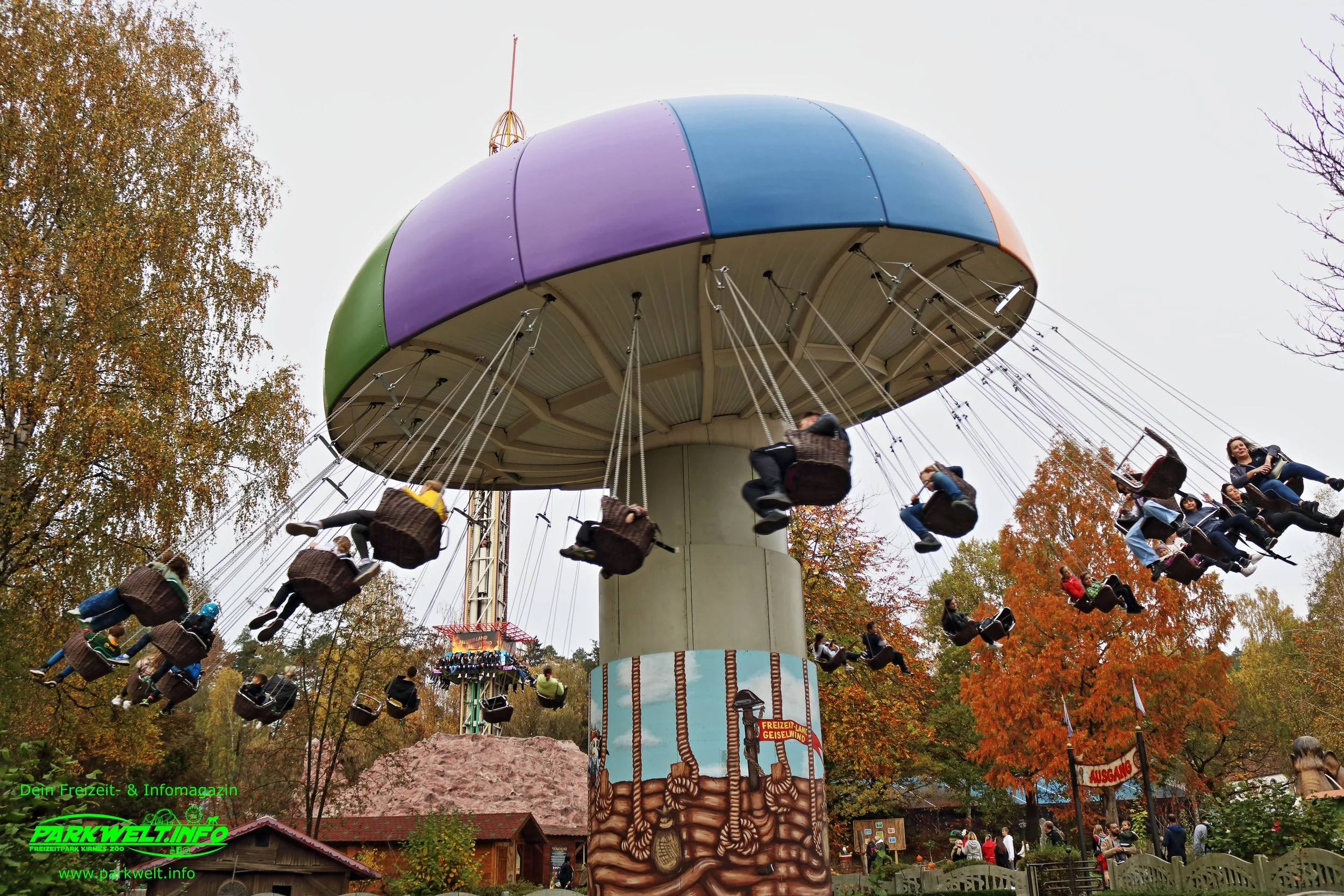 Around The World Zierer Rides Wellenflug Kettenkarussell Karussell  Achterbahn Freizeitland Freizeit Land Geiselwind Bayern Mölter Attraktion