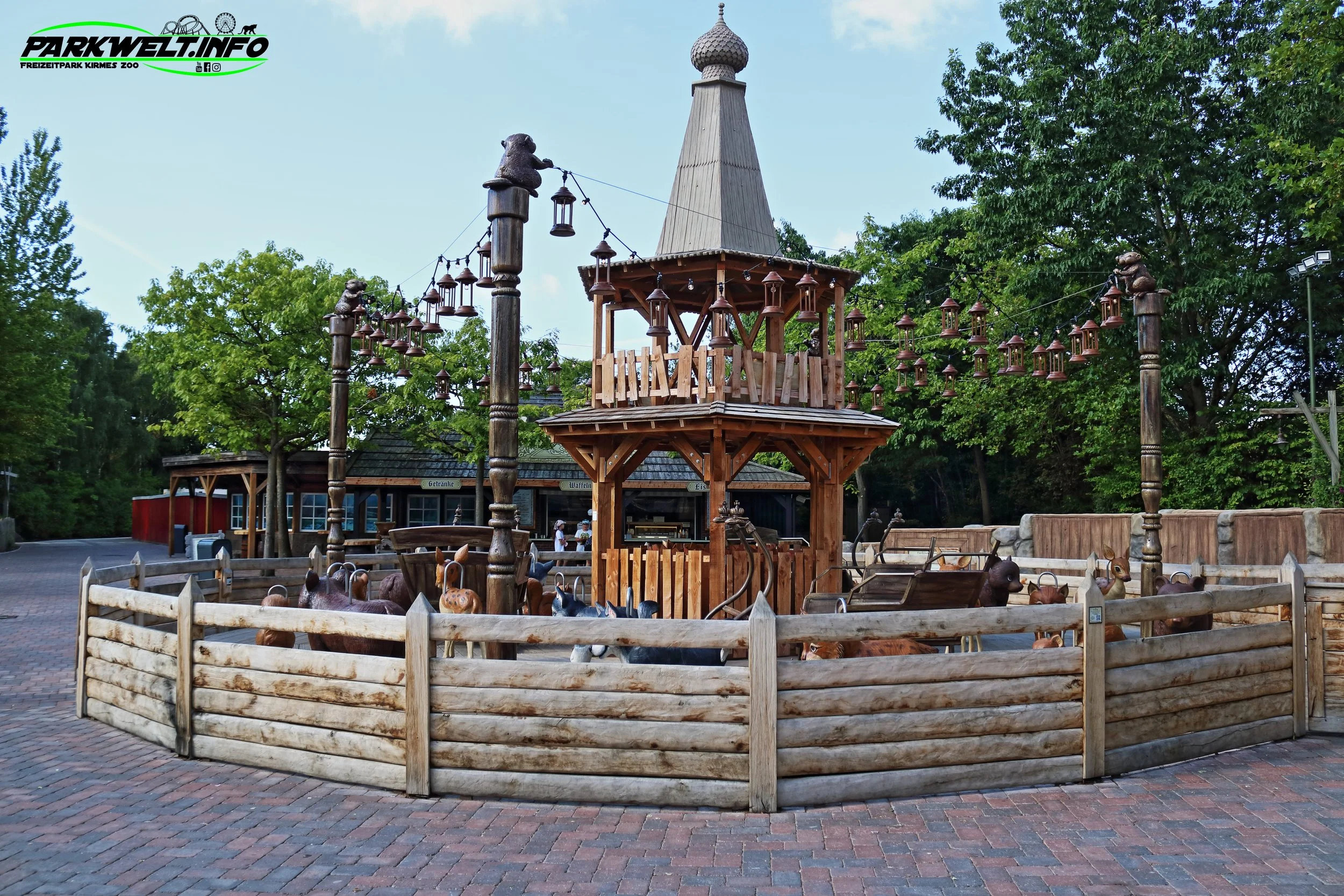 Tierkinder vom Peterhof Wooddesign Karussell Hansa Park Freizeitpark Themepark Ostsee Sierksdorf Info Map Guide Attraktionen Fahrgeschäfte Park Plan Achterbahn