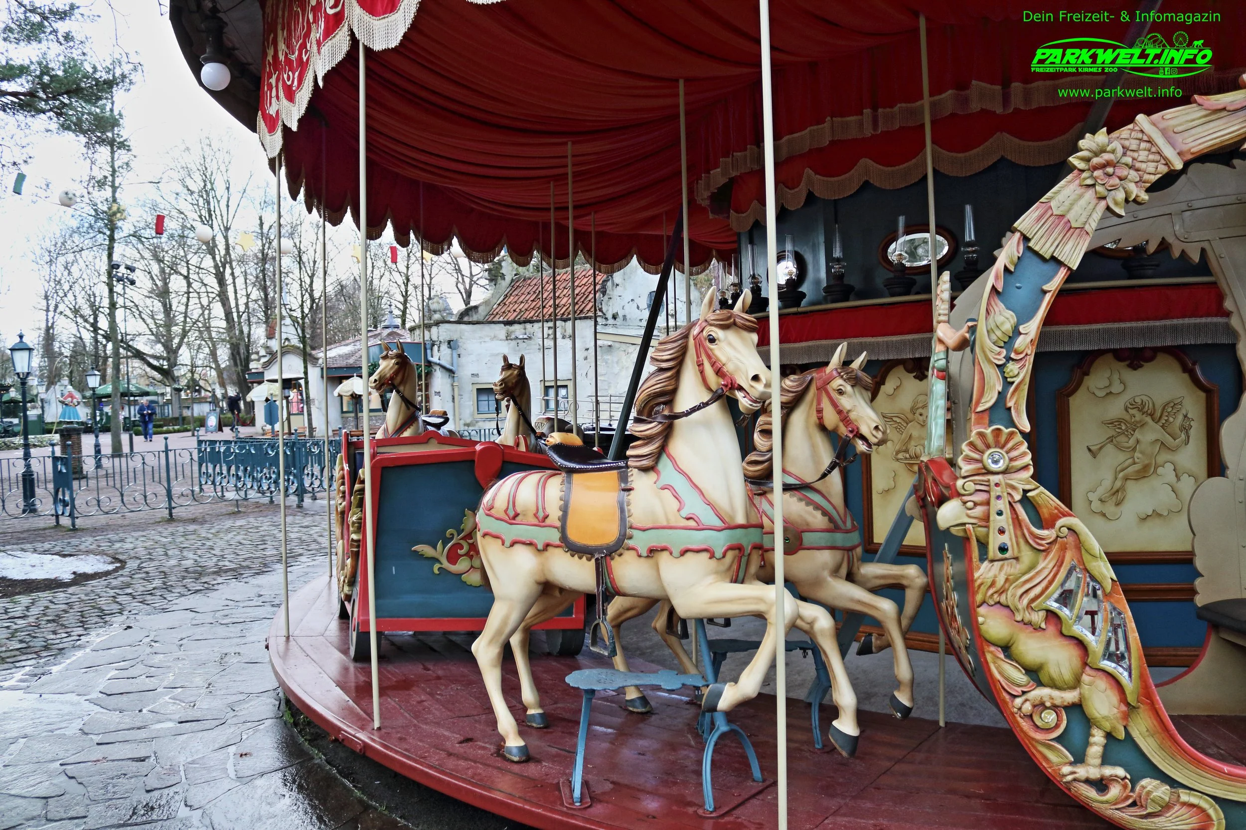 Anton Pieckcarrouseol Pferdekarussell Nostalgie Karussell Efteling Achterbahn Rollercoaster Attraktionen Adresse Coaster Märchen Freizeitpark Themepark Resort Attraktionen Fahrgeschäfte Niederlande Holland Info Park Plan Map Guide Info