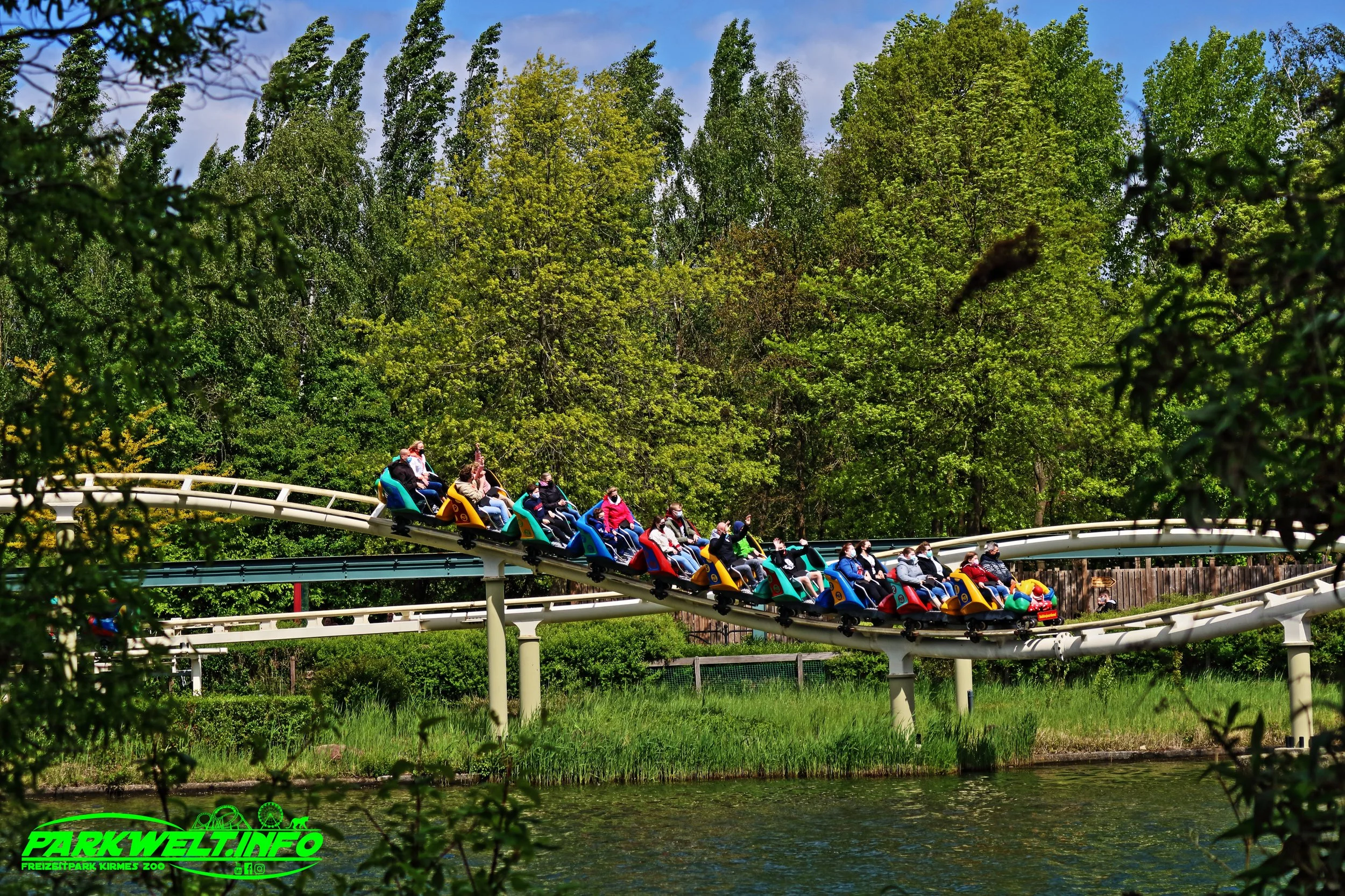 Oki Doki Vekoma junior custom coaster Attraktion Freizeitpark Themepark Park Plan Map Guide Anfahrt Fahrgeschäfte Achterbahn Bobbejaanland Belgien