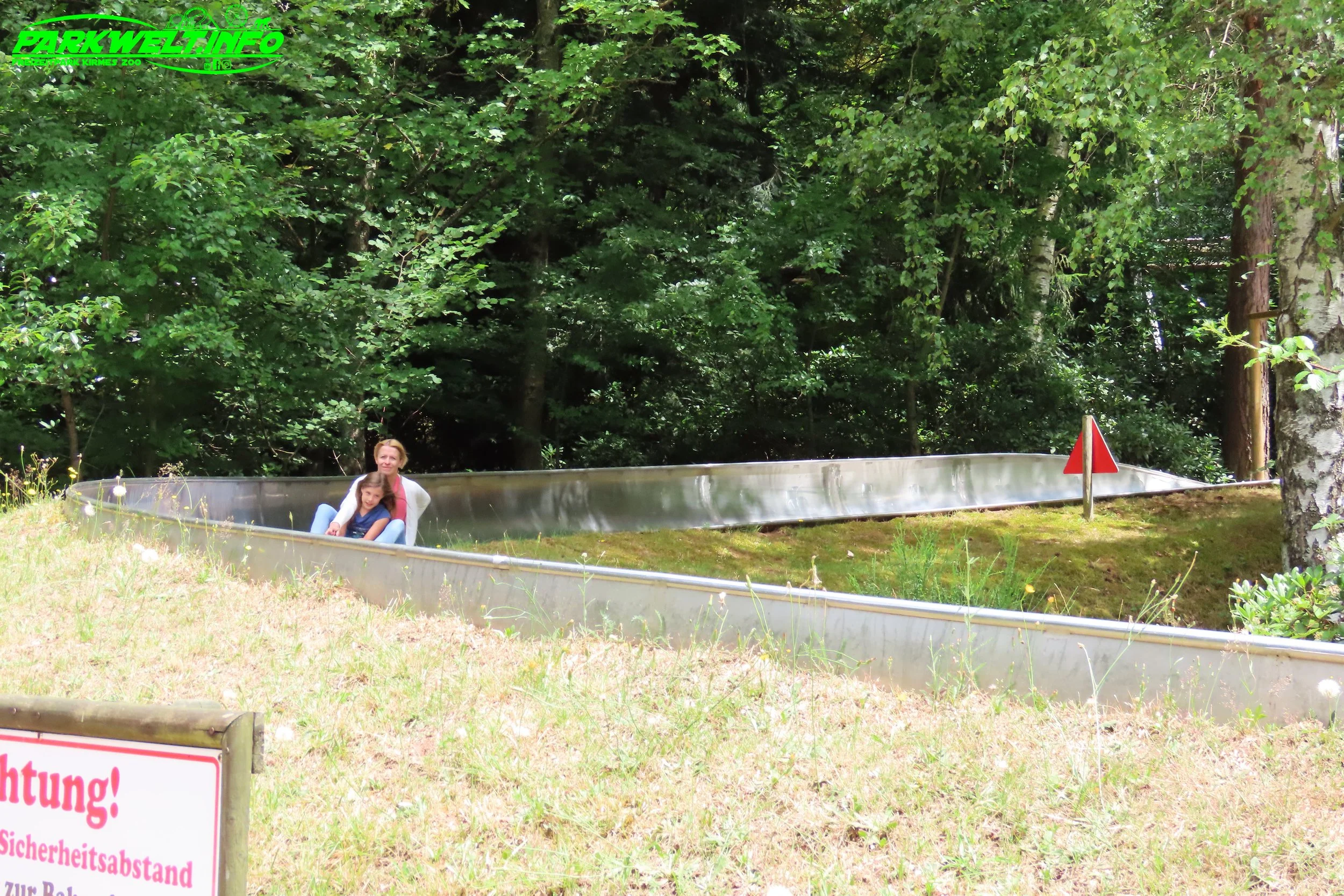 Rotsteigflitzer Rodelbahn Sommer Wiegand Attraktion Kurpfalz Park Wachenheim Weinstraße Freizeitpark Wildpark Themepark Park Plan Guide Adresse Preise Attraktionen Fahrgeschäfte Achterbahn