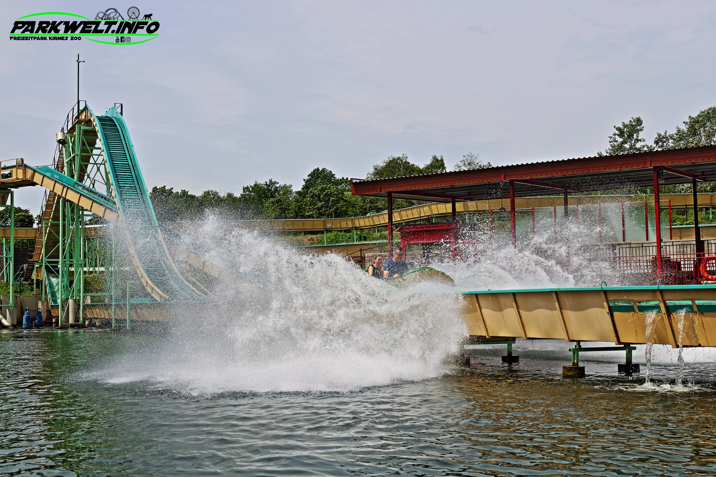 Wildwasserbahn Wild Wasser Bahn Reverchon Log Flume  Mondo Verde Landgraaf Niederlande Holland Freizeitpark Zoo Wildpark Weltpark Gärten Blumen Attraktionen Fahrgeschäfte Infos Bilder Attractiepark Achterbahn