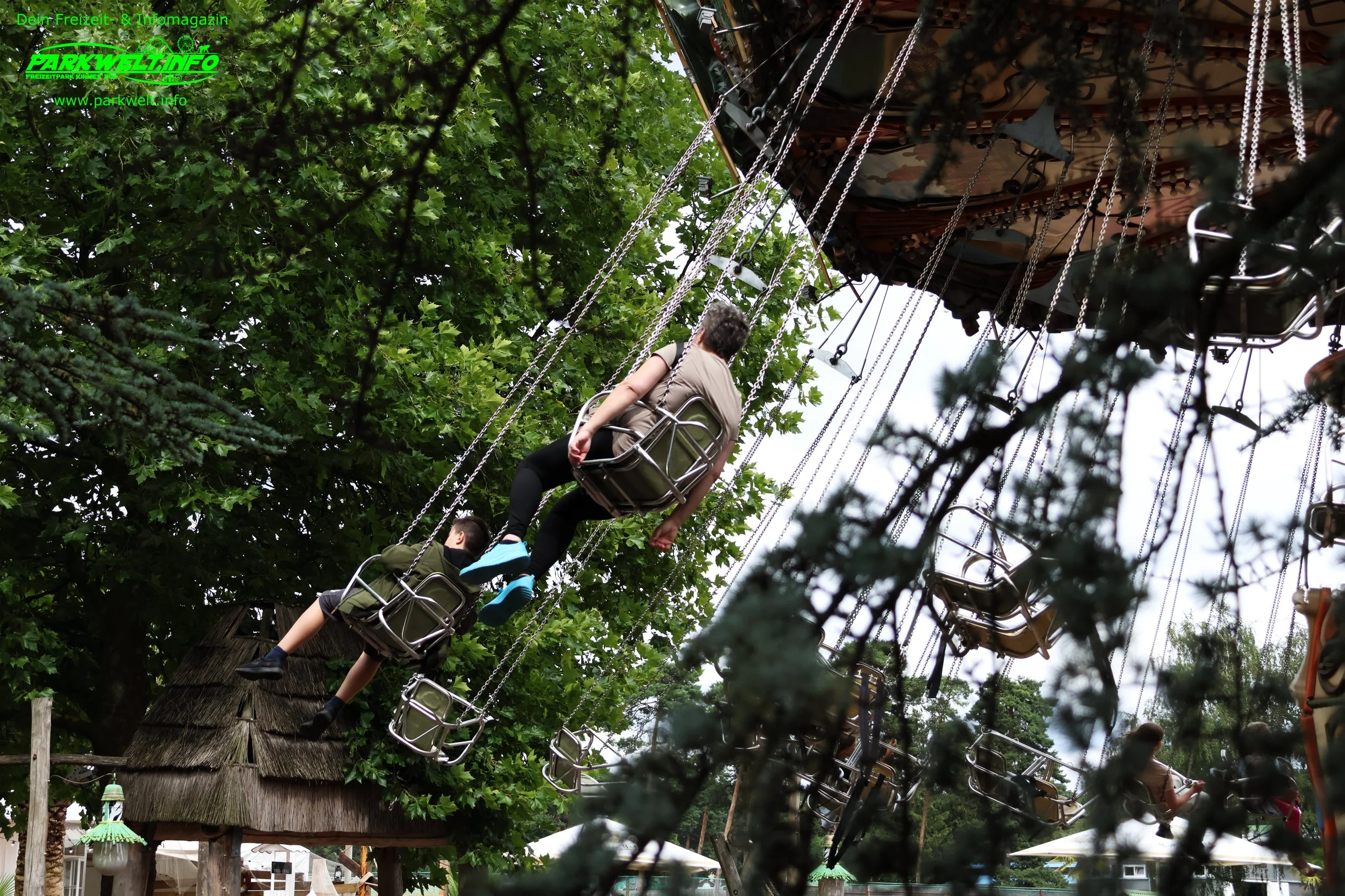 Africa swing kettenkarussel Safariland Stukenbrock Freizeitpark Themepark Info News Park Plan Map Guide Achterbahn Attraktionen Adresse Preise