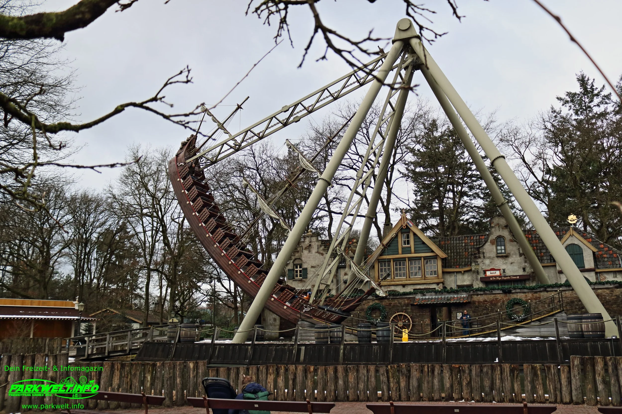Halve Maen Intamin Schiffschaukel Efteling Achterbahn Rollercoaster Attraktionen Adresse Coaster Märchen Freizeitpark Themepark Resort Attraktionen Fahrgeschäfte Niederlande Holland Info Park Plan Map Guide Info