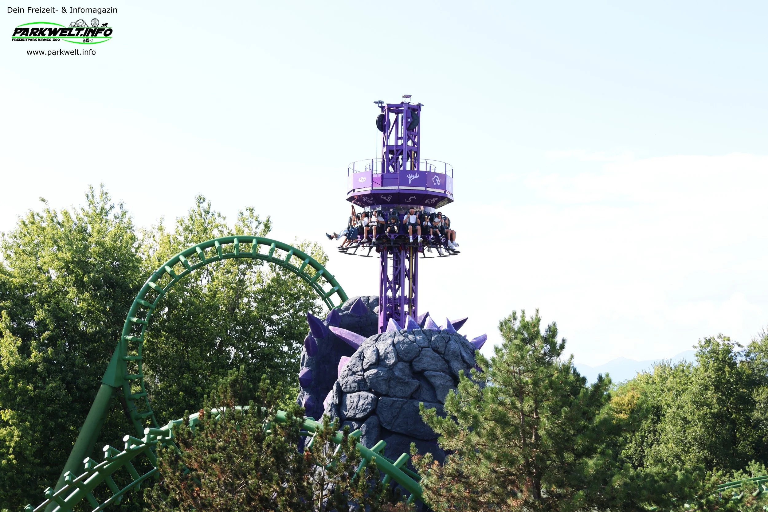 Wolf Legend im Gardaland Resort ist ein eindrucksvoll thematisierter Drop & Twist Tower, der Besucher mitten in die geheimnisvolle Legende