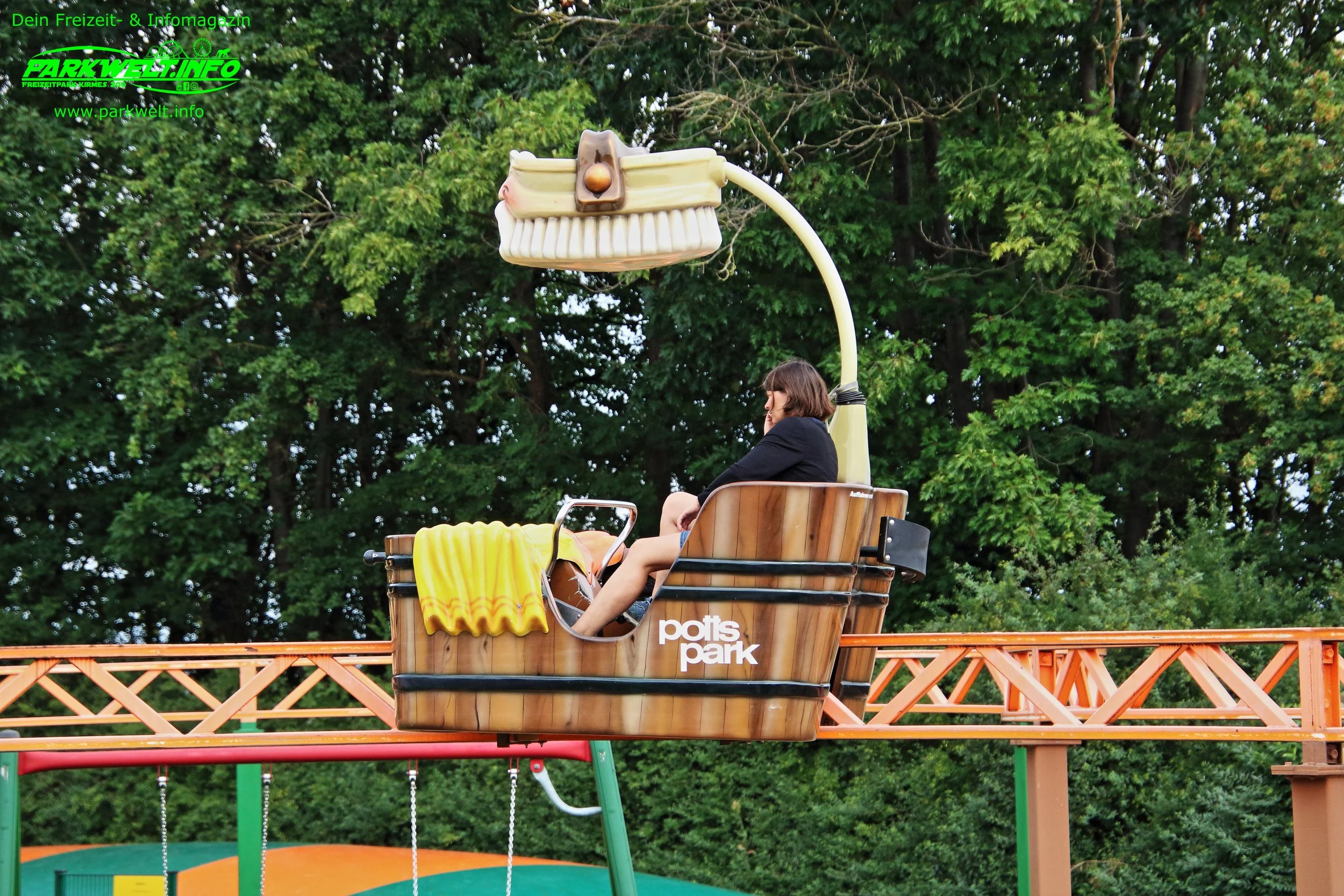 Moorbottich Fahrt Emmeln Tretbahn potts park Minden Nordrhein Westfalen Freizeitpark Themepark Amusementpark Attraktionen Achterbahn Coaster Rollercoaster Fahrgeschäfte Anfahrt Adresse Parkplatz Park Plan Map Guide Preise Familienpark Erlebnispark