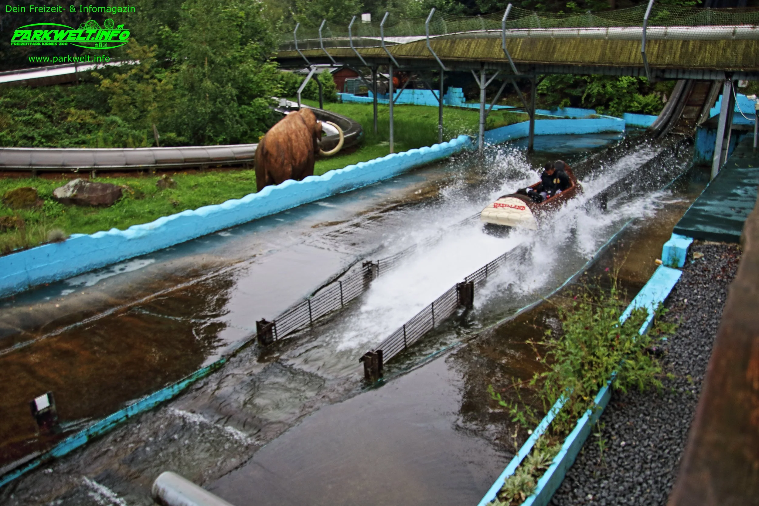 Wildwasserbahn Log Flume Rasti Land Freizeitpark Themepark Salzhemmendorf Attraktionen Neuheit Map Guide Anfahrt Preise Adresse Park Plan Achterbahn Öffnungszeiten