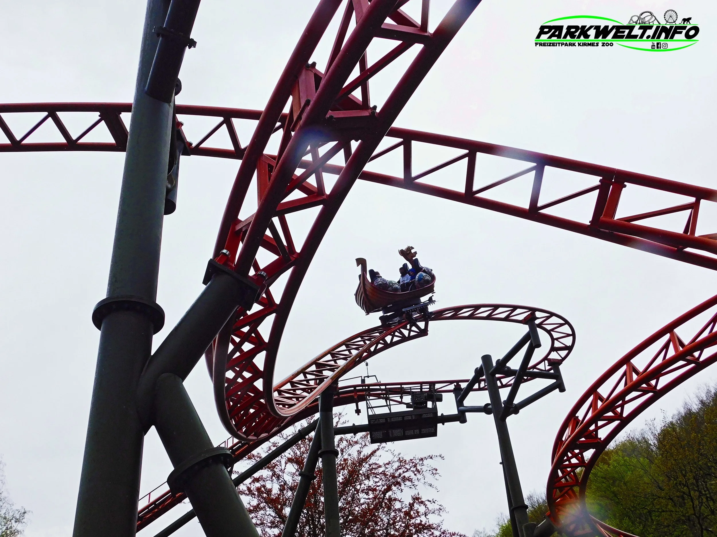 Vicky The Ride Gerstlauer Spinning Coaster Plopsa Coo Stavelot Belgien Freizeitpark Themepark Attraktionen Fahrgeschäfte Achterbahn Coaster Park Plan Map Guide Info Wetter Belgium