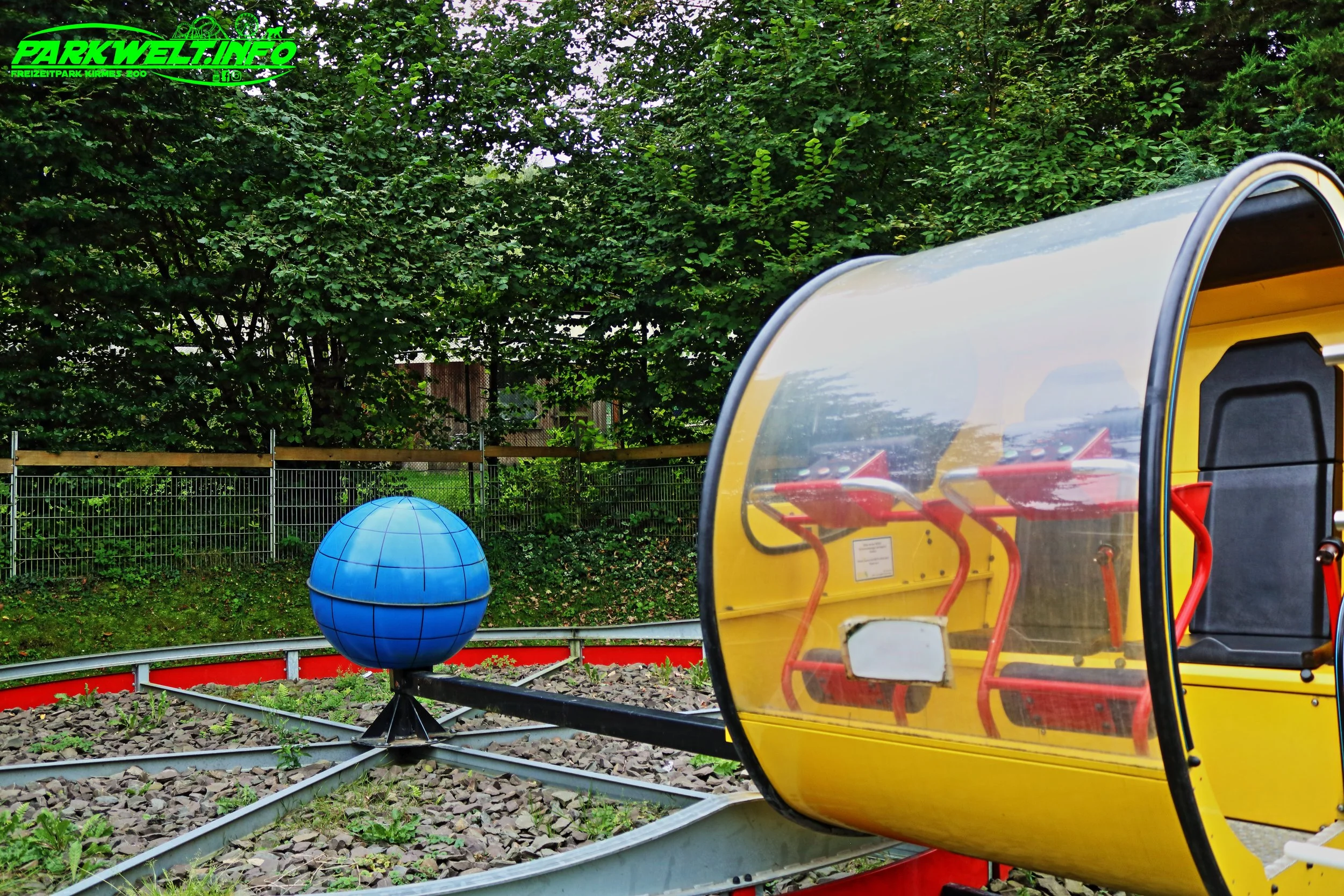 Affen und Vogelpark Eckenhagen Tierpark Luna Loop Karussell Wildpark Zoo Nordrhein Westfalen Butterfly Sunkid Heege Pendelbahn