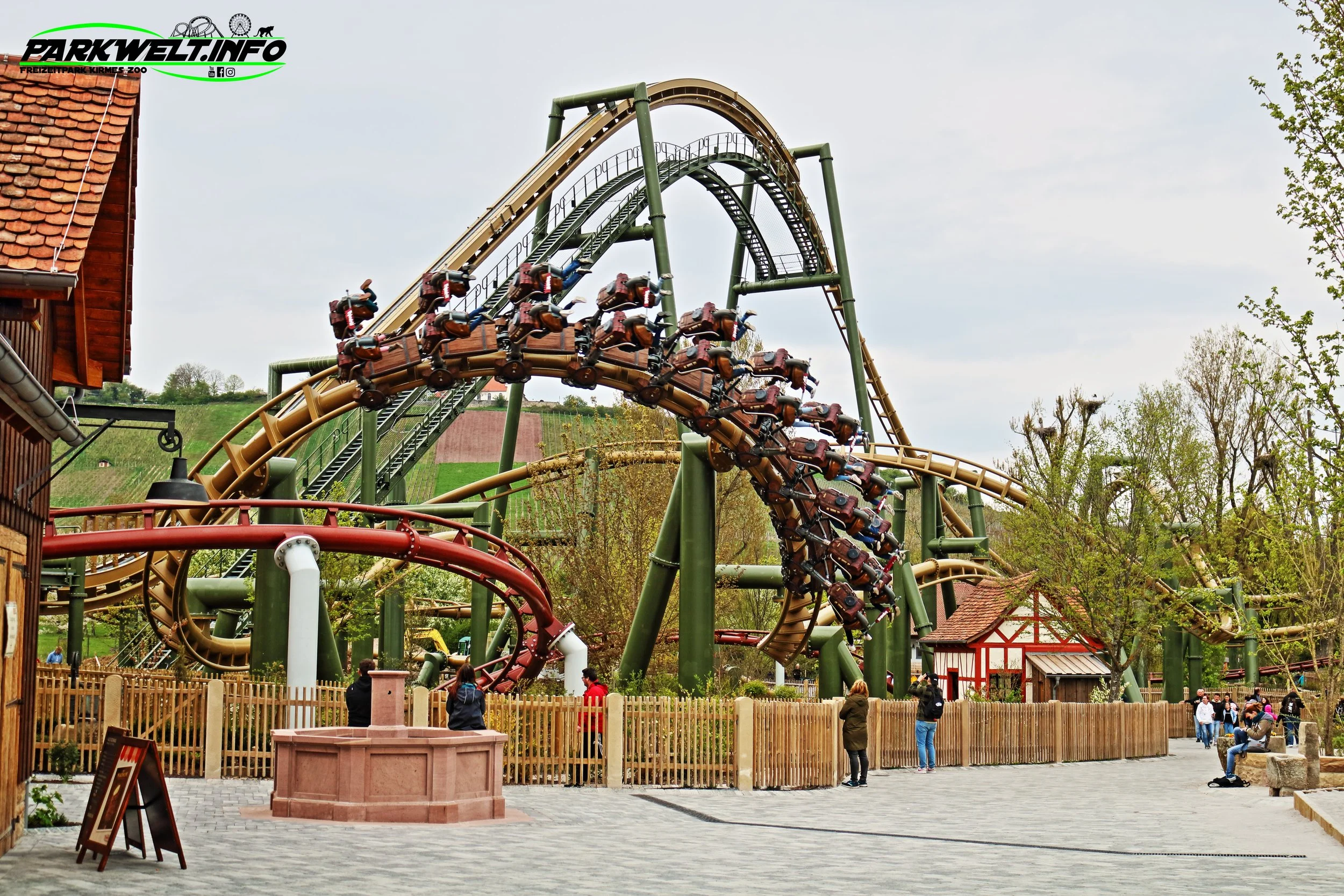 Hals über Kopf Vekoma Suspended Thrill Coaster Inverted Achterbahn  Erlebnispark Tripsdrill Cleebronn Baden Württemberg Freizeitpark Themepark Wildpark Attraktionen Fahrgeschäfte Park Plan Parkplan Map Guide Anfahrt Adresse Achterbahn