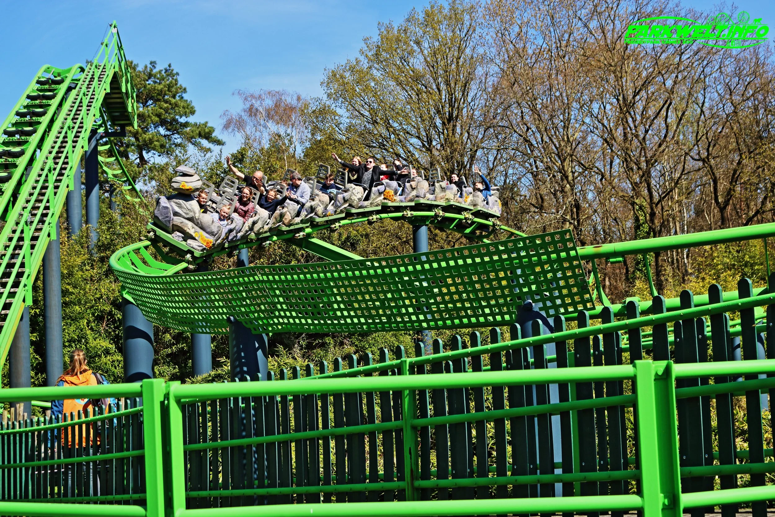 Avonturenpark Hellendoorn Freizeitpark Themepark Amusementpark Attractiepark Info Attraktionen Fahrgeschäfte Park Plan Map Guide Achterbahn Coaster Rollercoaster Öffnungszeiten Preise