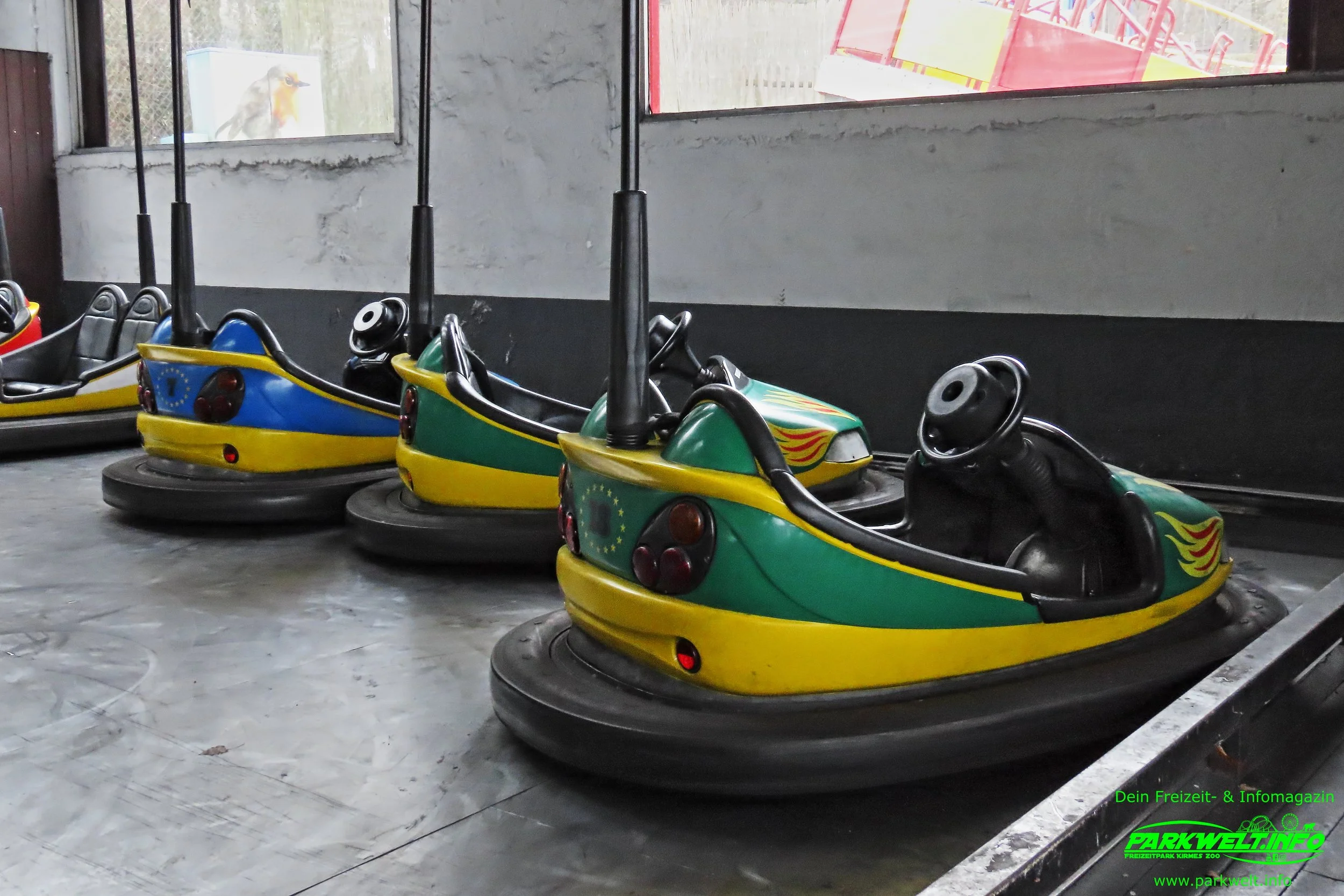 Auto Skooter Autoskooter Halle Erlebnispark Steinau an der Straße Freizeitpark Themepark Info News Attraktionen Park Plan Map Guide Fotos Bilder Fahrgeschäfte Preise