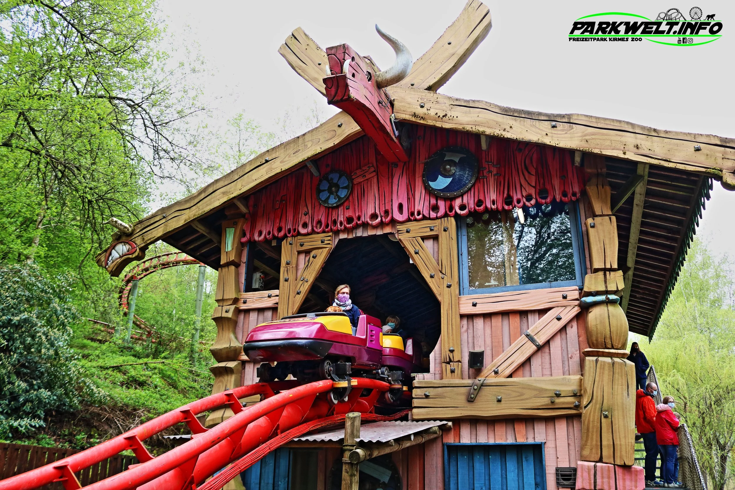 Octopus Schwarzkopf Anton Krake ehemalige Plopsa Coo Stavelot Belgien Freizeitpark Themepark Attraktionen Fahrgeschäfte Achterbahn Coaster Park Plan Map Guide Info Wetter Belgium