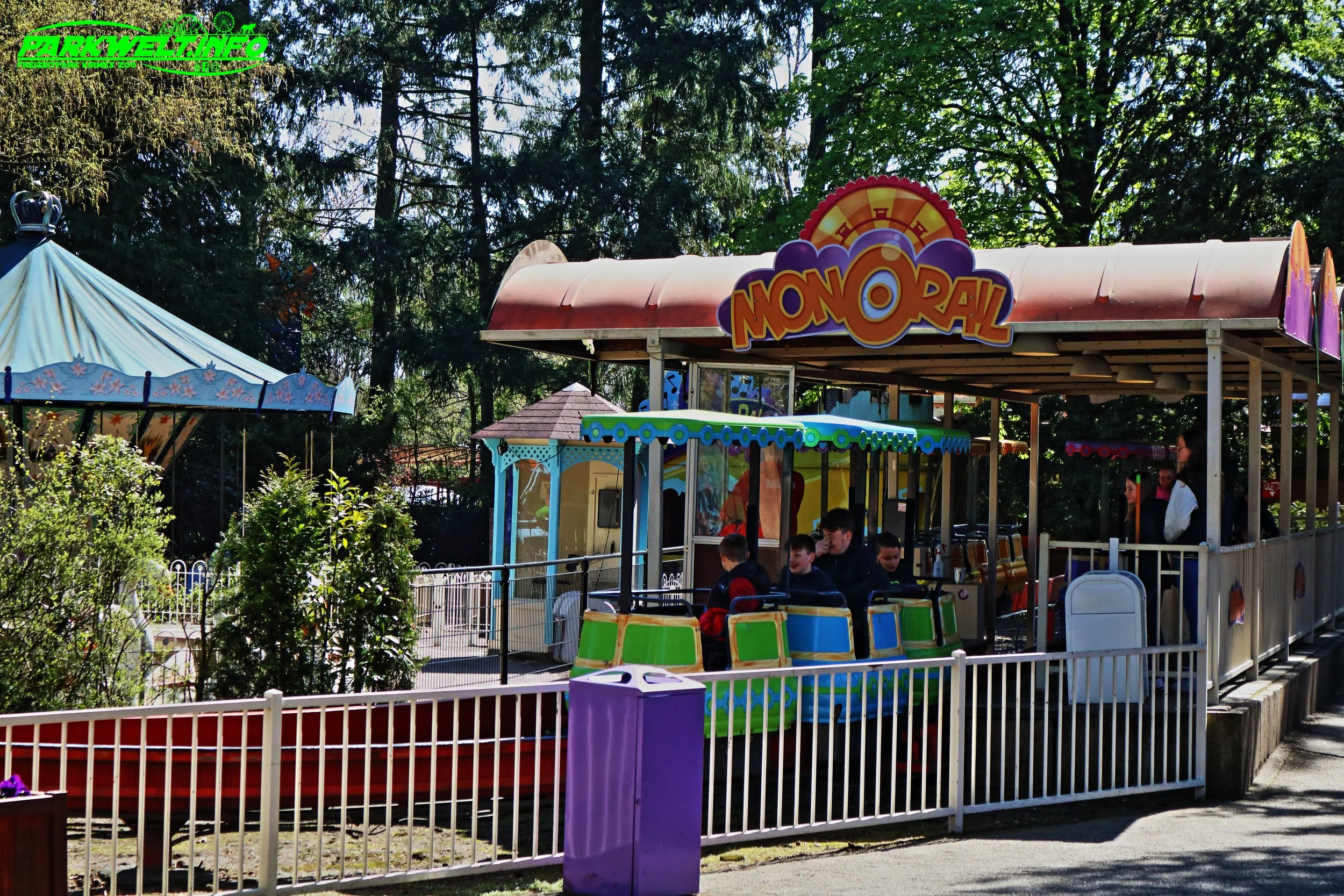 Monorail Mack Rides Einschienenbahn Avonturenpark Hellendoorn Freizeitpark Themepark Amusementpark Attractiepark Info Attraktionen Fahrgeschäfte Park Plan Map Guide Achterbahn Coaster Rollercoaster Öffnungszeiten Preise