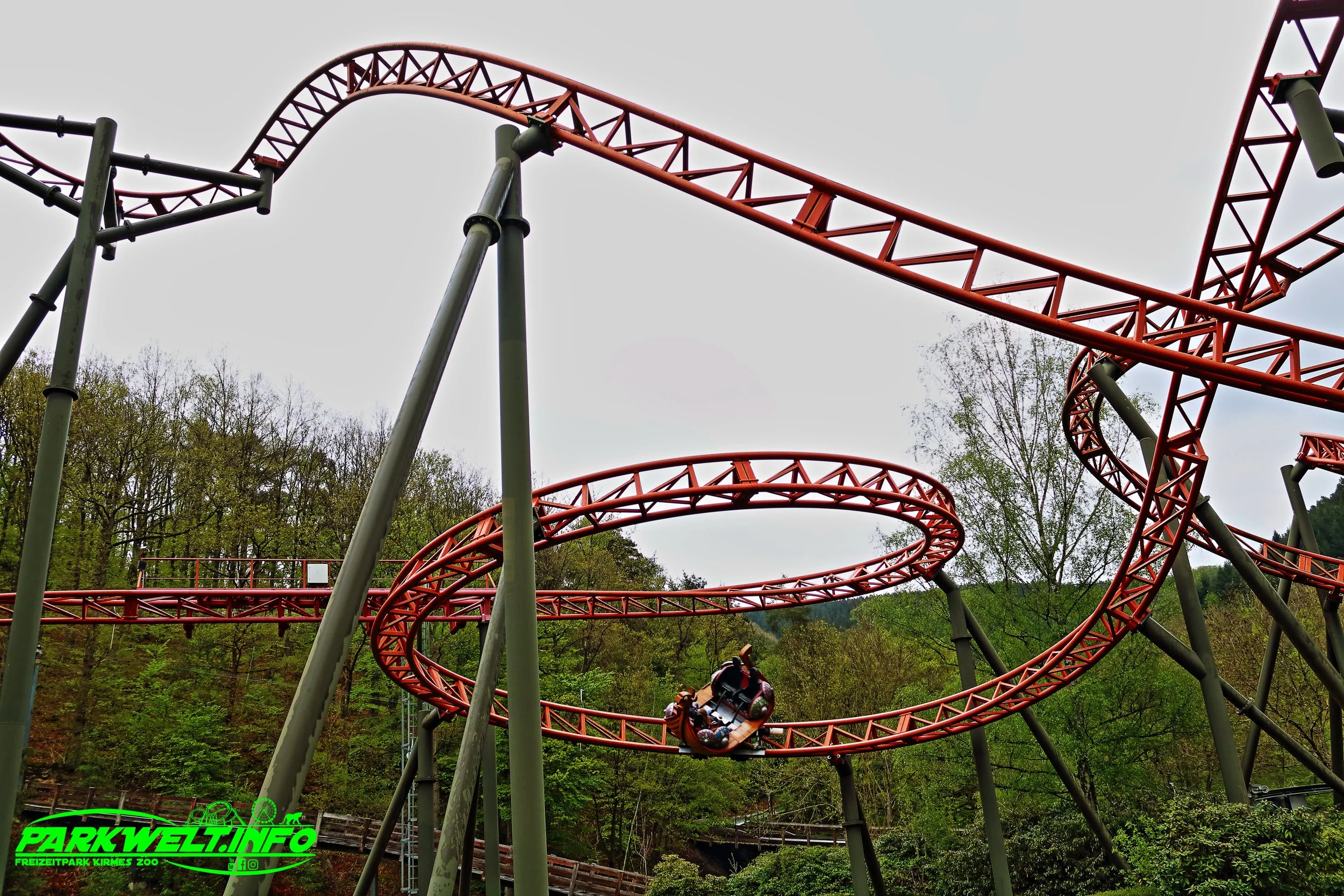 Plopsa Coo Stavelot Belgien Freizeitpark Themepark Attraktionen Fahrgeschäfte Achterbahn Coaster Park Plan Map Guide Info Wetter Belgium