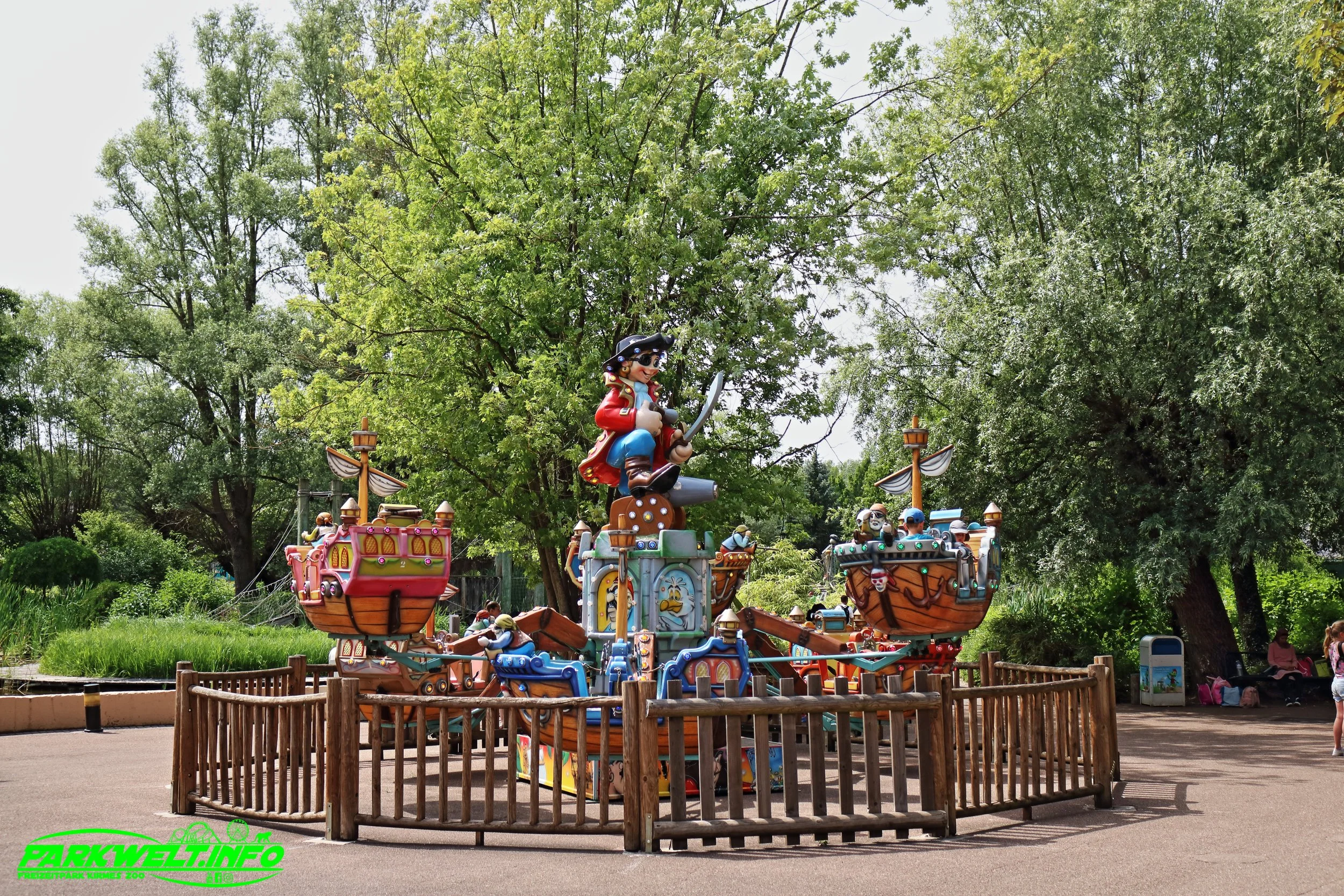 Les Petits Pirates SBF Visa Mini Jets Walygator Grand Est Parc Freizeitpark Frankreich France Metz Attraktionen Park Plan Map Guide Anfahrt Attraktionen Fahrgeschäfte Achterbahn Coaster Info