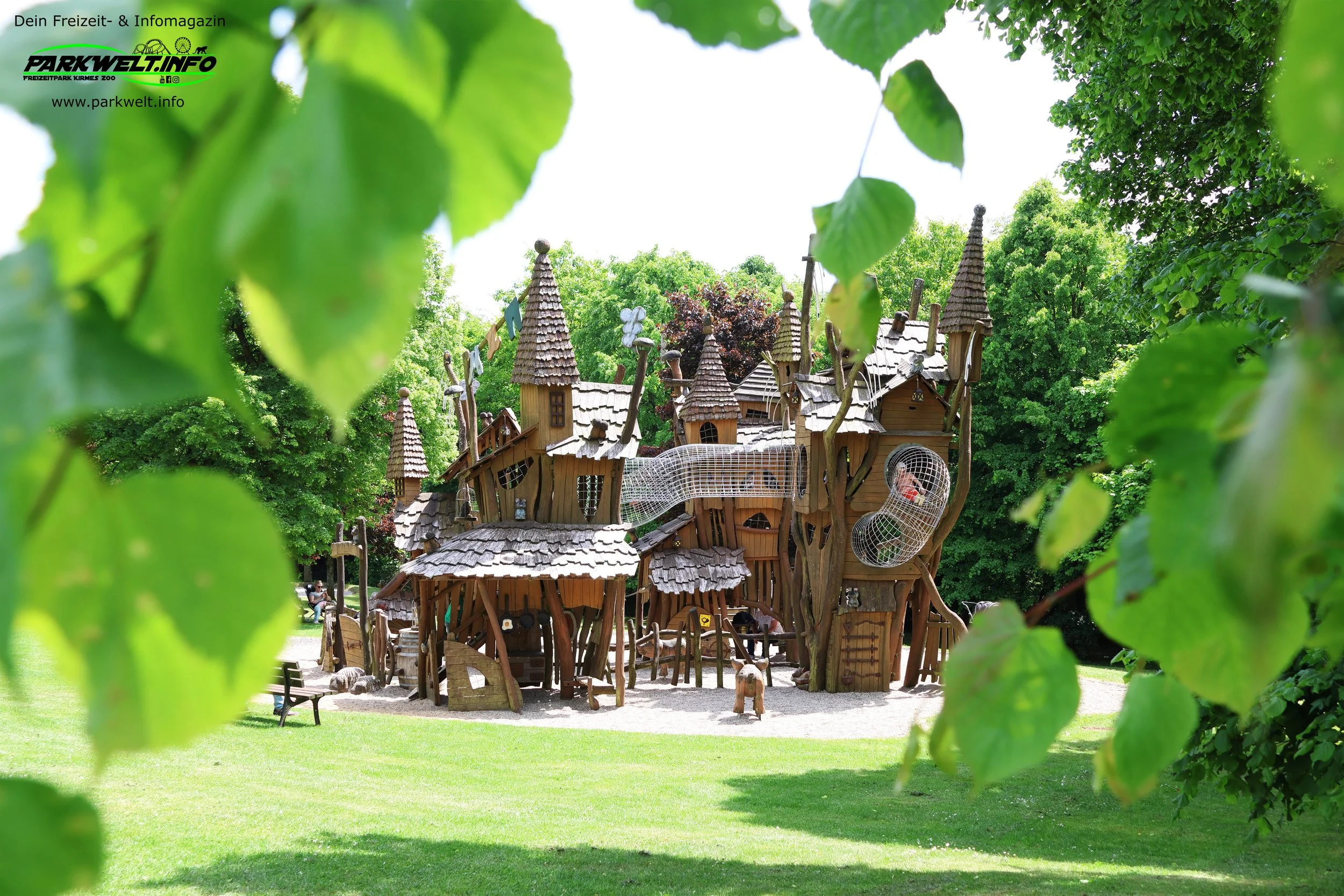 Panorama Park Sauerland Freizeitpark Ausflugsziel Wildpark Rodelbahn Sommer Ausflugsziel Familien Ausflug Info Attraktionen Fahrgeschäfte Tiere