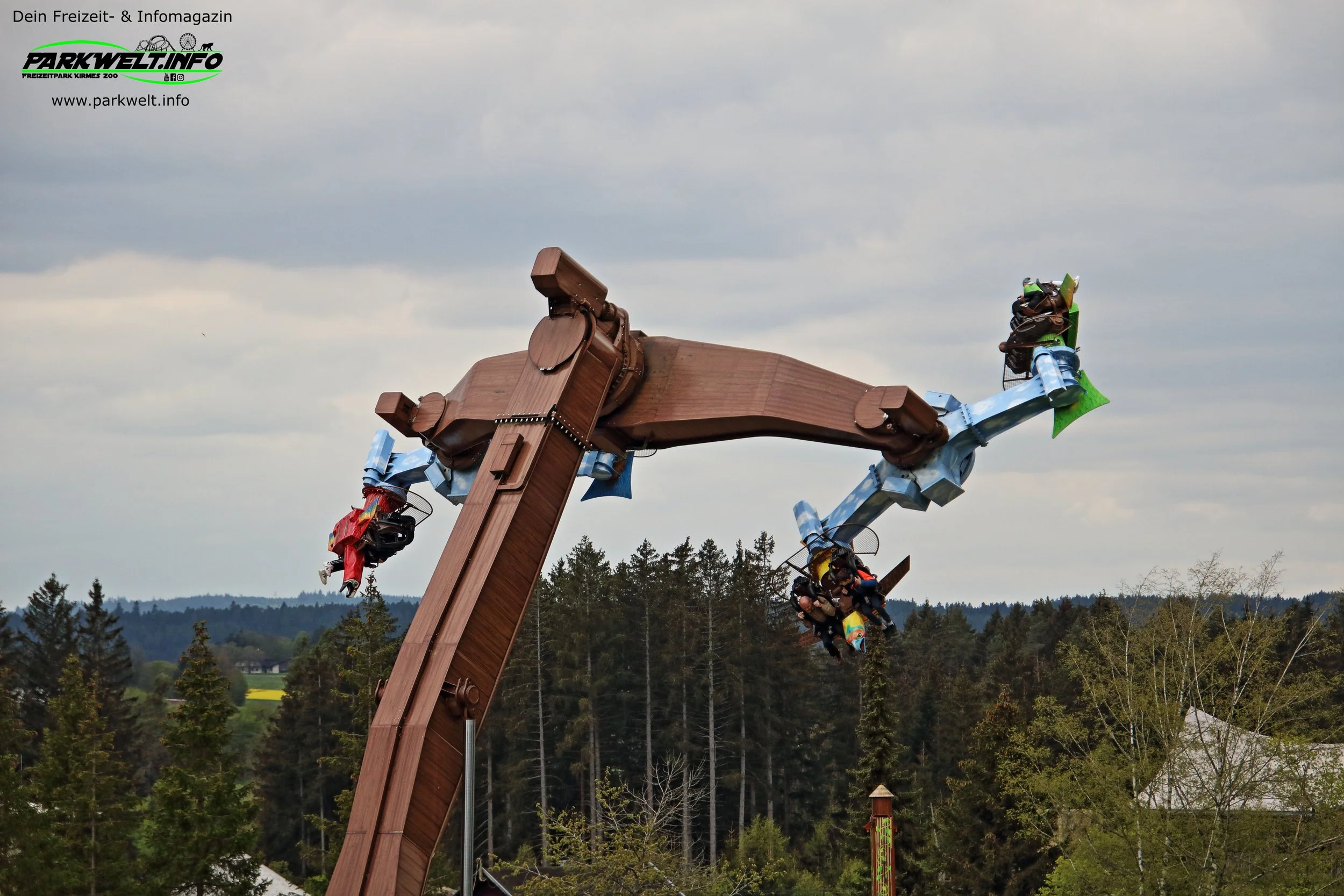 Papageienflug SBF Visa Group Tekno Planes Skandal Tatzmania Löffingen Freizeitpark Themepark Wildpark Baden Württemberg Attraktionen Fahrgeschäfte Achterbahn Rollercoaster Info Preise Öffnungszeiten Adresse Anfahrt Parkplatz
