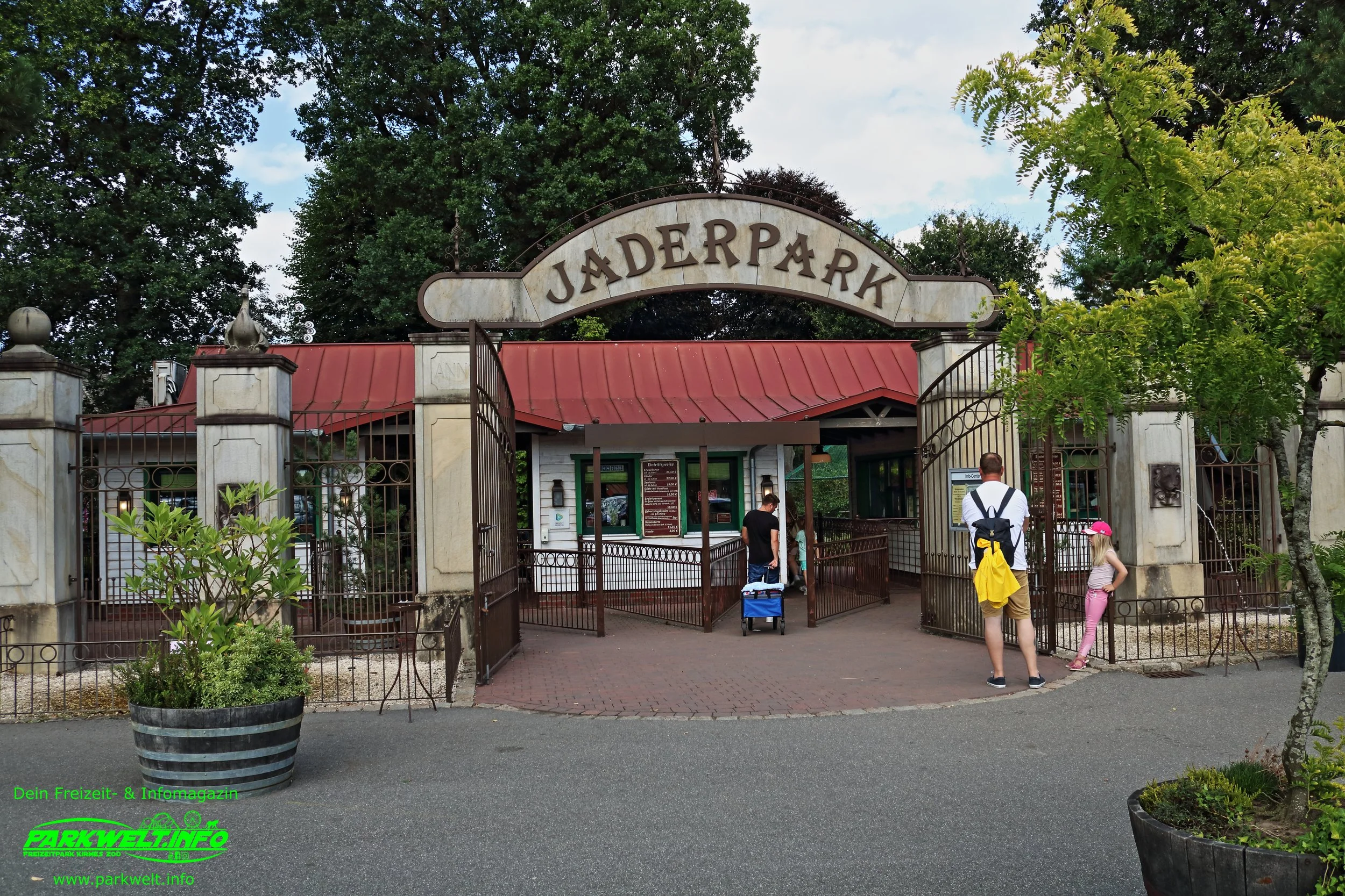 Jaderpark Tierpark Freizeitpark Jade Themepark Achterbahn Wasserbahn Attraktionen Info News Park Plan Map Guide Adresse Fahrgeschäfte Tiere 