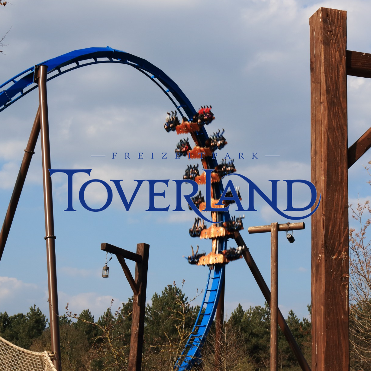A roller coaster ride at Freizeitpark Toverland Attractiepark Toverland Freizeitpark Themepark Attraktionen Fahrgeschäfte Achterbahn Rollercoaster guide Map Park Plan Sevenum Niederlande Holland