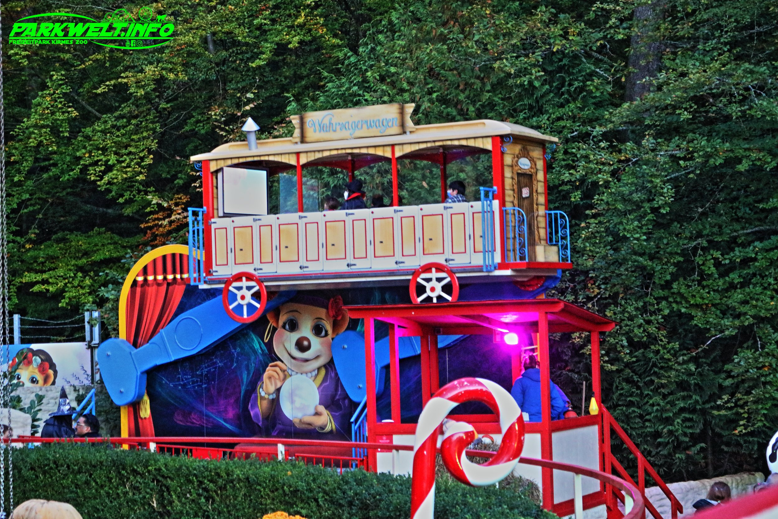 Wahrsager Wagen Taunus Wunderland Freizeitpark Hessen SBF Visa Flying Bus