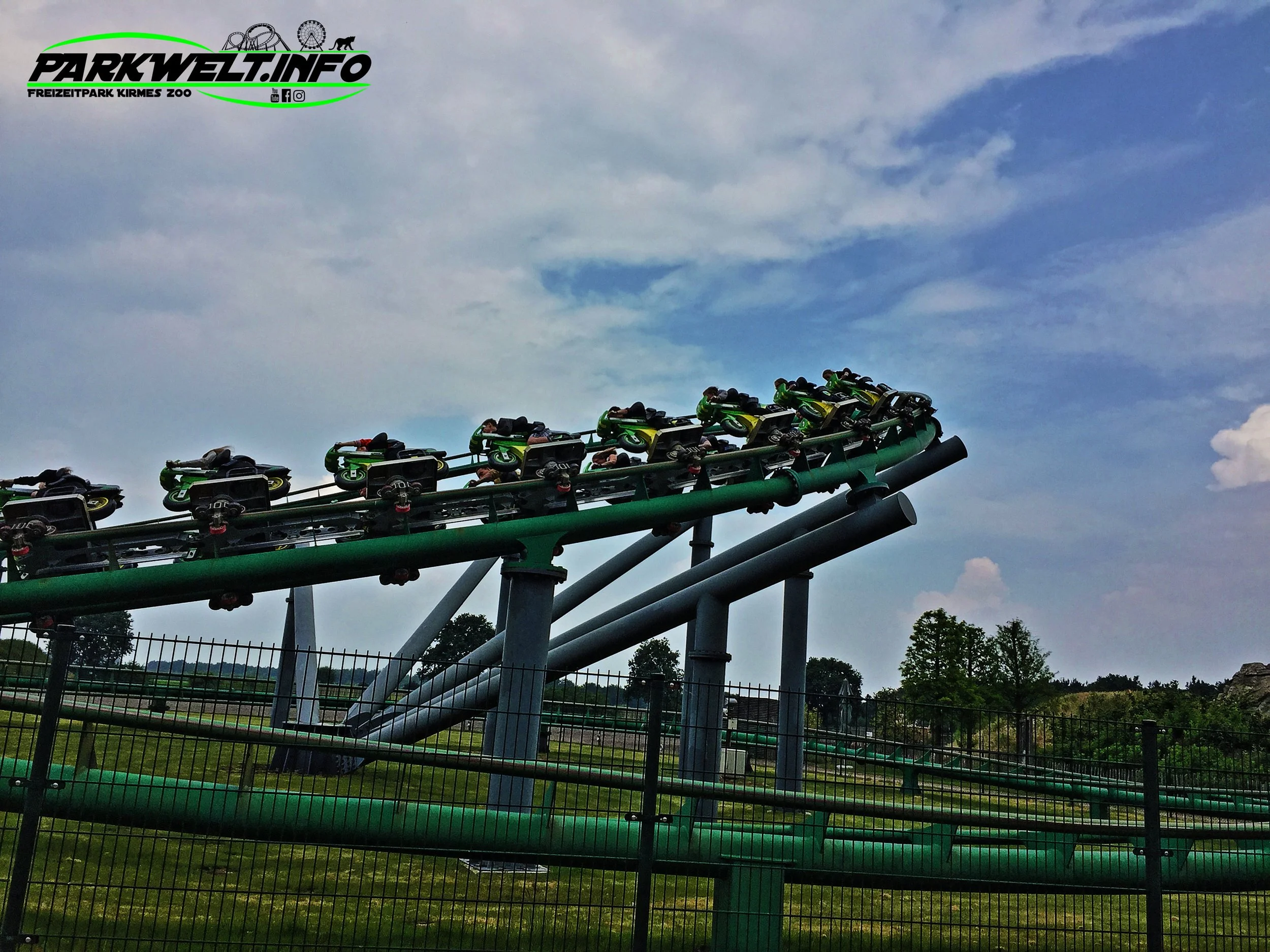 booster Bike Vekoma Motobike Coaster Launch  Attractiepark Toverland Freizeitpark Themepark Attraktionen Fahrgeschäfte Achterbahn Rollercoaster guide Map Park Plan Sevenum Niederlande Holland
