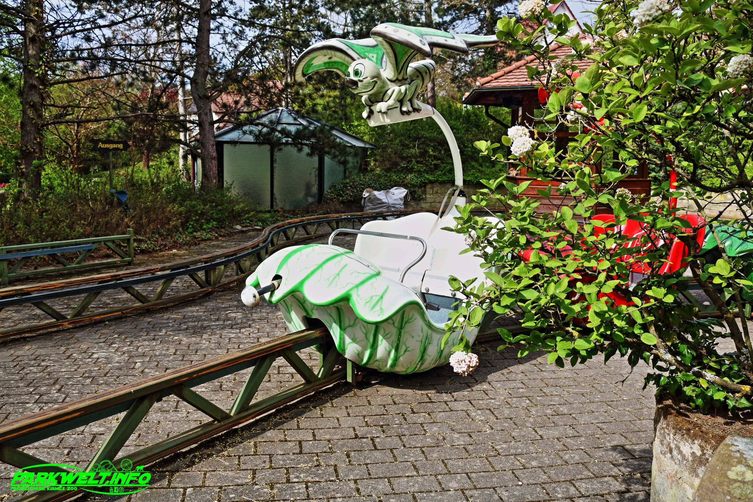 Schmetterlingsflug Metallbau Emmeln Tretbahn Einschienenbahn Erlebnispark Tripsdrill Cleebronn Baden Württemberg Freizeitpark Themepark Wildpark Attraktionen Fahrgeschäfte Park Plan Parkplan Map Guide Anfahrt Adresse Achterbahn