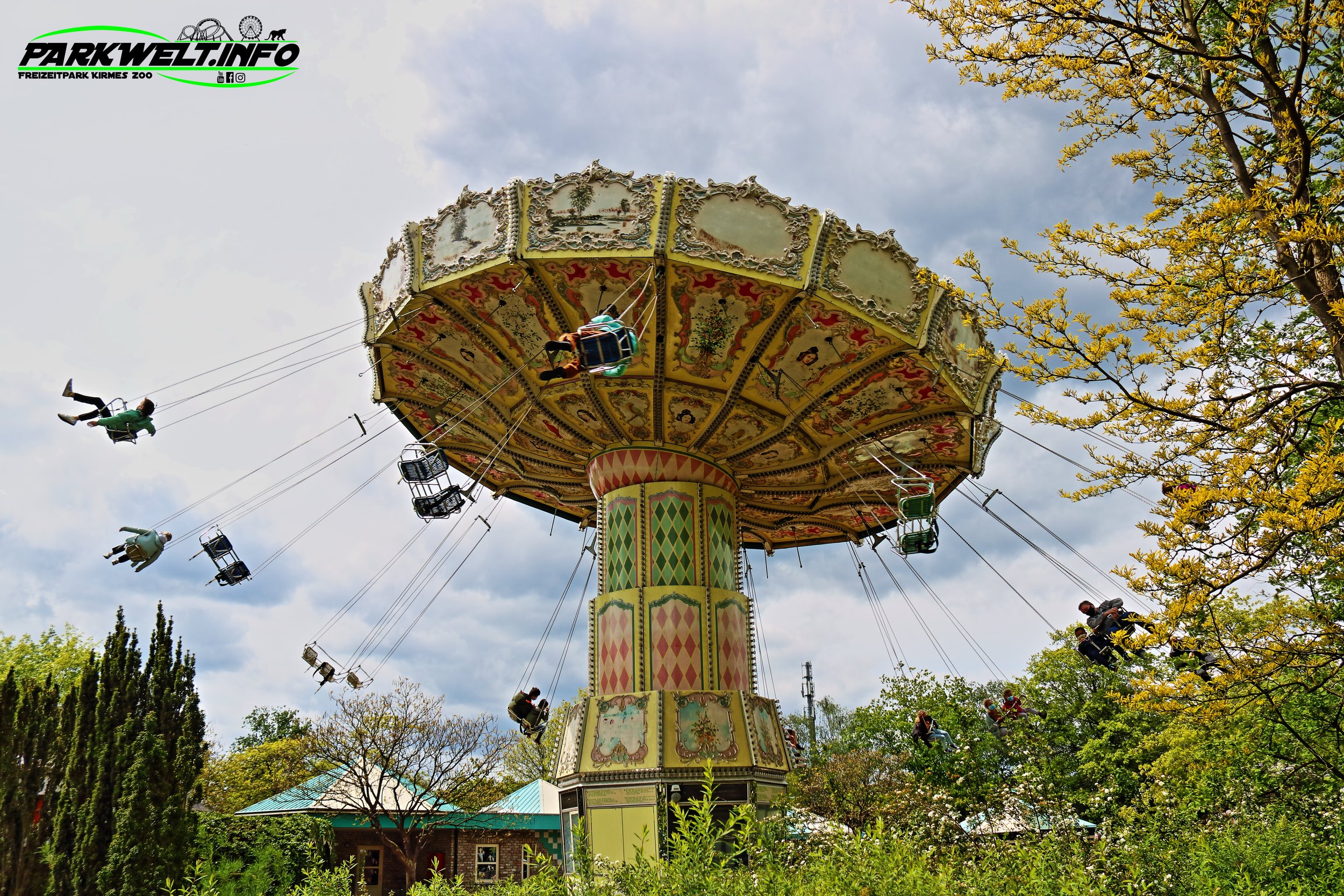 Kettingmolen Wellenflug Kettenkarussell Zierer Ridescoaster Attraktion Freizeitpark Themepark Park Plan Map Guide Anfahrt Fahrgeschäfte Achterbahn Bobbejaanland Belgien