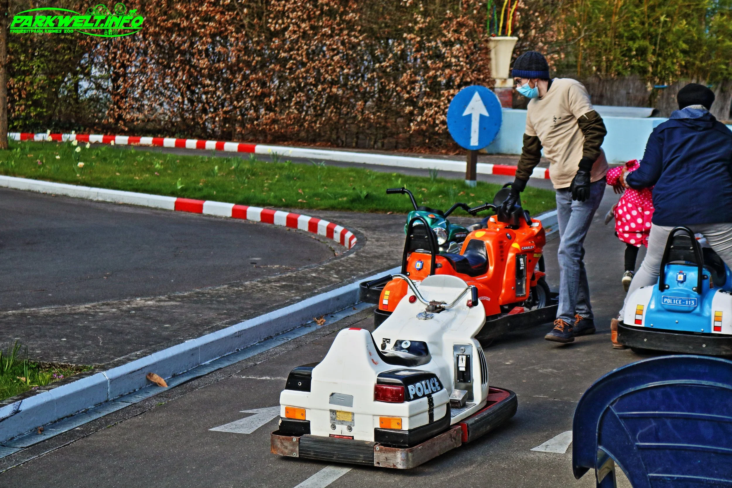 Mini Cars Autorennen Kinder Familie Parc Merveilleux Tierpark Zoo Bettembourg Luxemburg Luxembourg Freizeitpark Themepark Größter Tropenhaus Ausflugsziel Familie Kinder Attraktionen Fahrgeschäfte