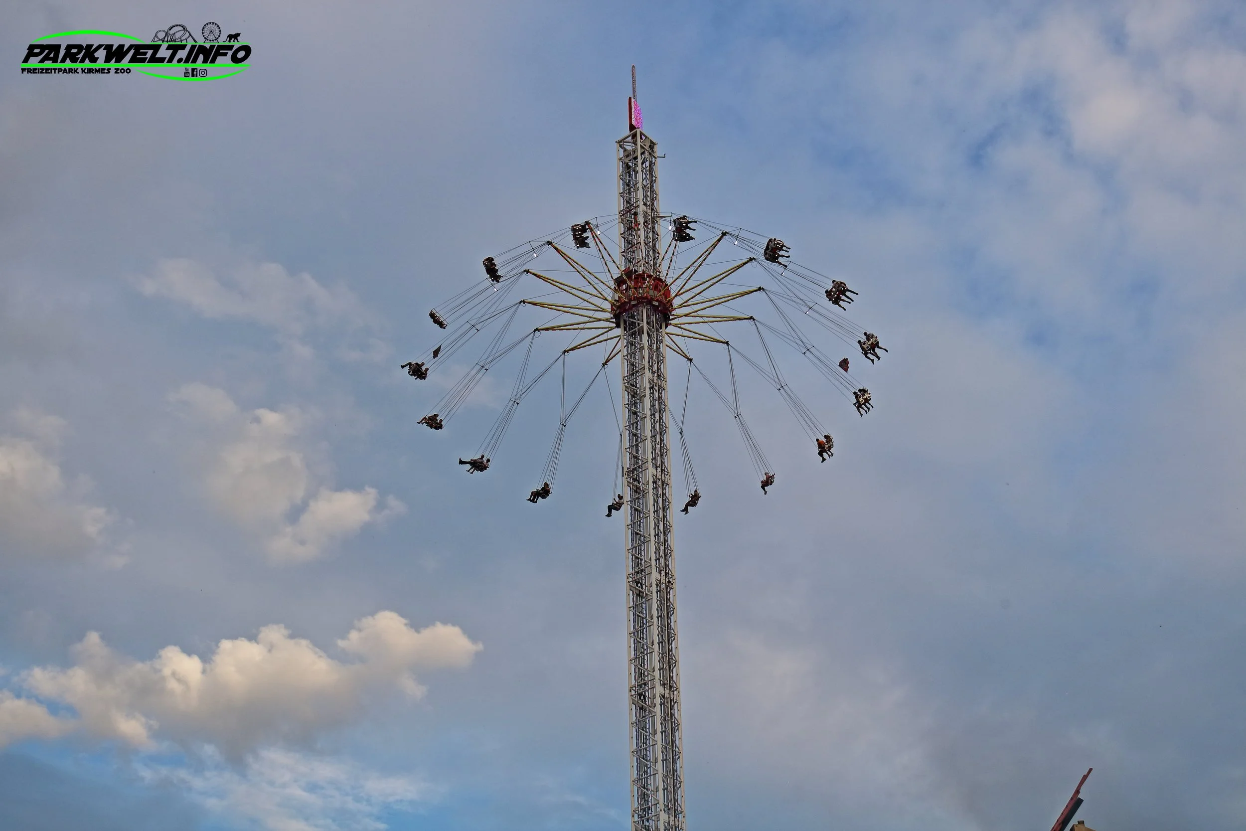 Around the World van der Beek Doornberg Funtime Starflyer Kettenflieger Kettenkarussell Volksfest Kirmes Condor Niederlande